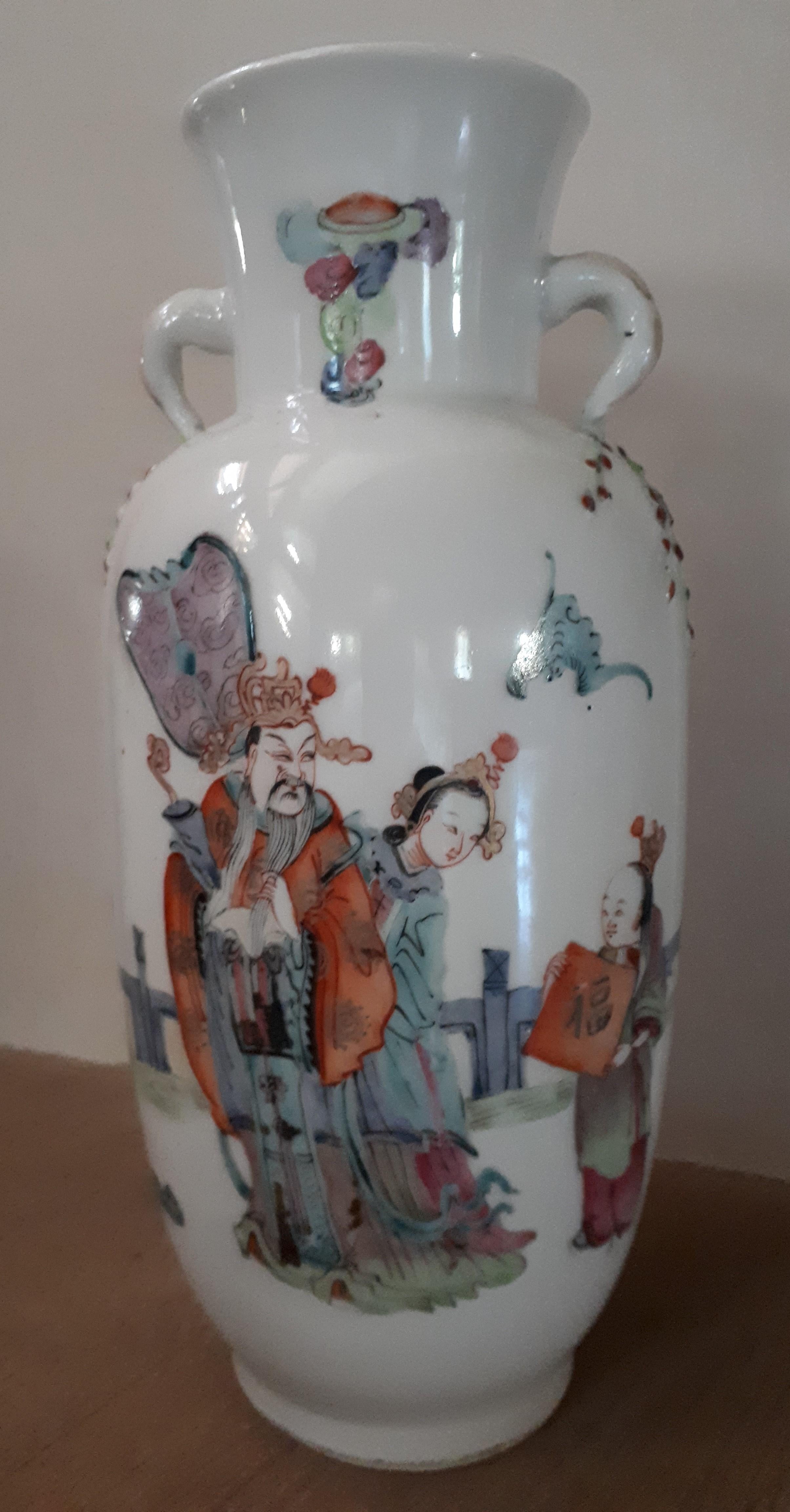 Porcelain vase with polychrome decoration with gilt highlights of figures in a garden. Marked under the base.
19th century China.