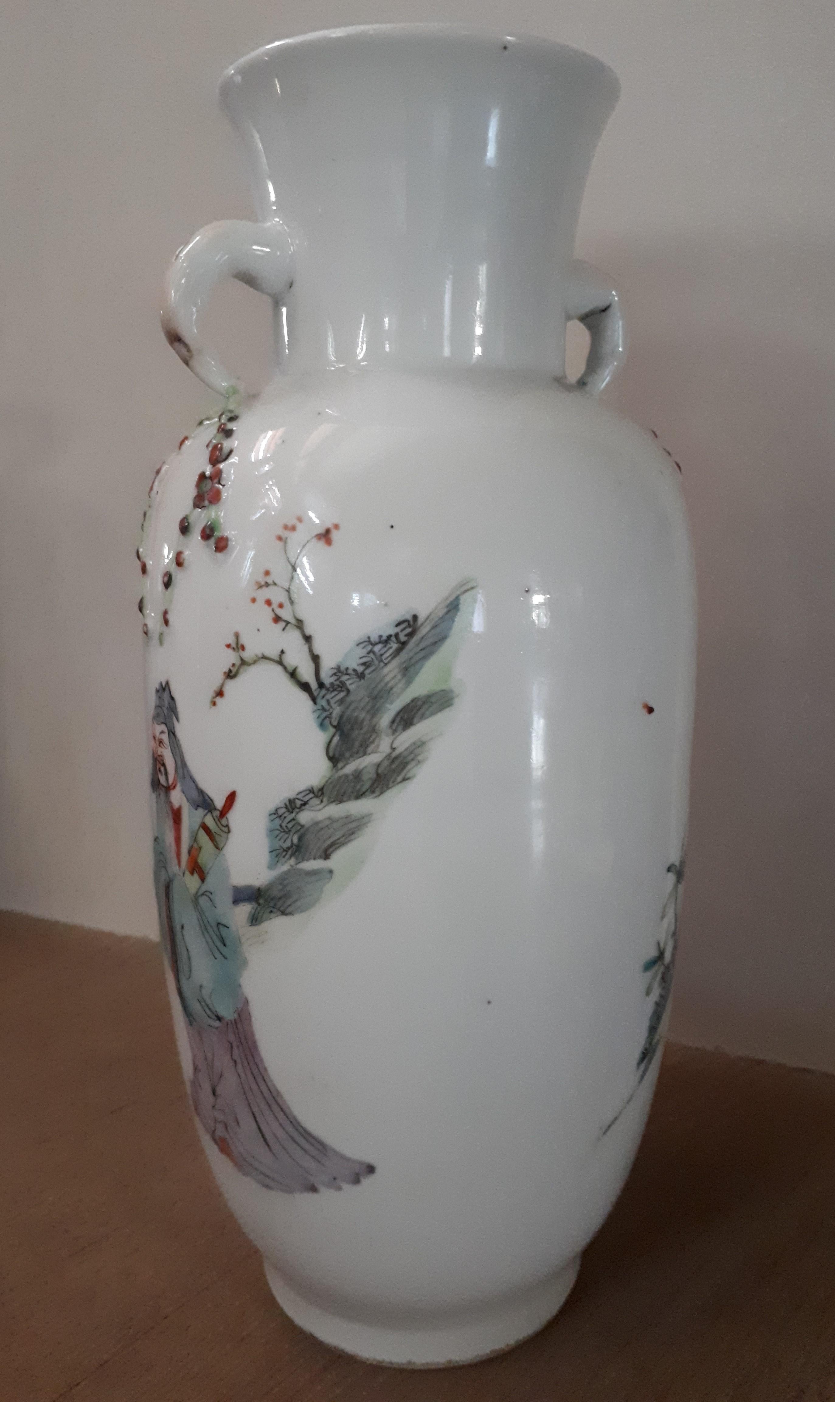 Émaillé Vase en porcelaine de Chine, Chine Dynasty Qing en vente