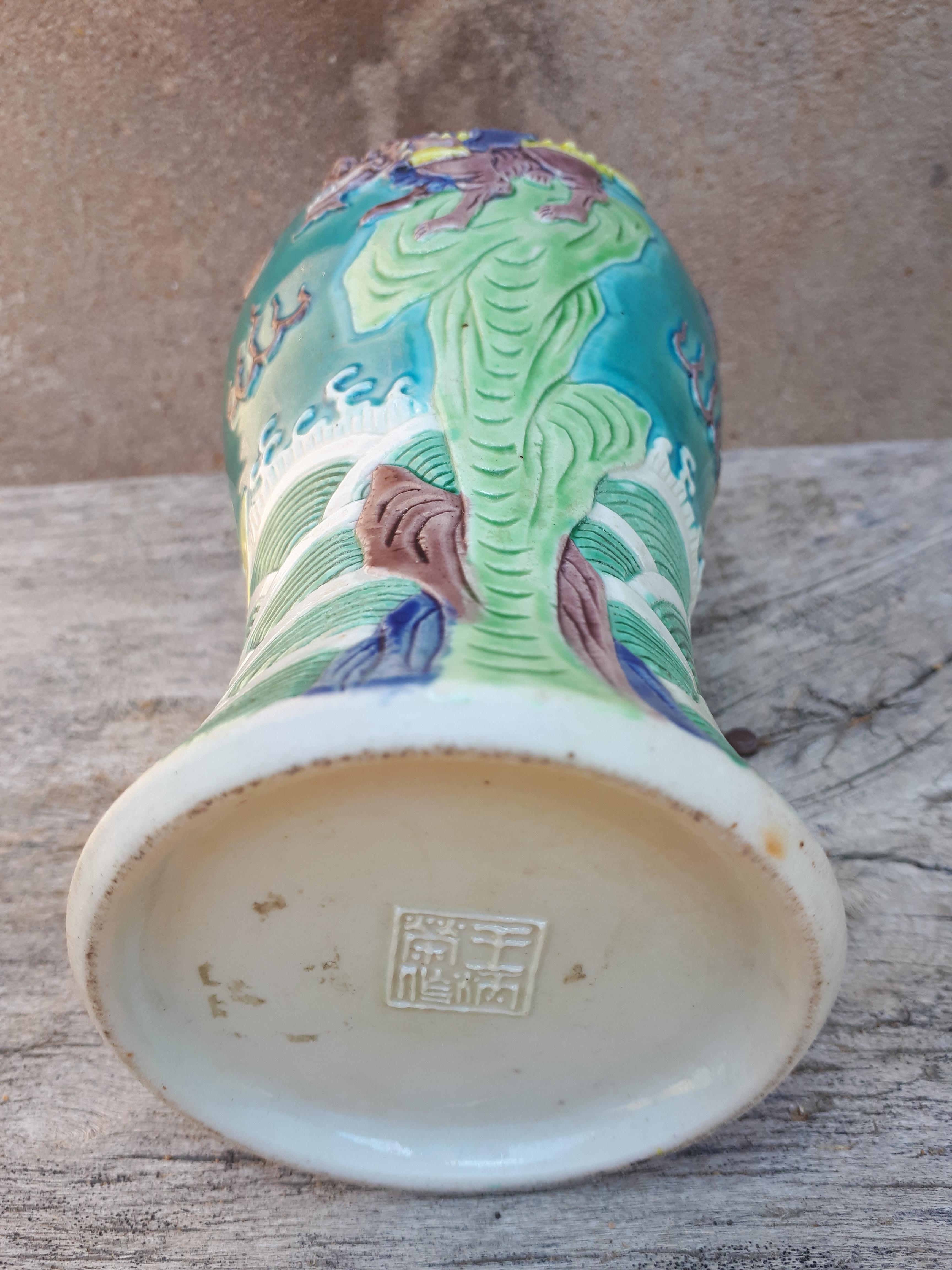 Chinese Porcelain Vase, China Tongzhi Period For Sale 6