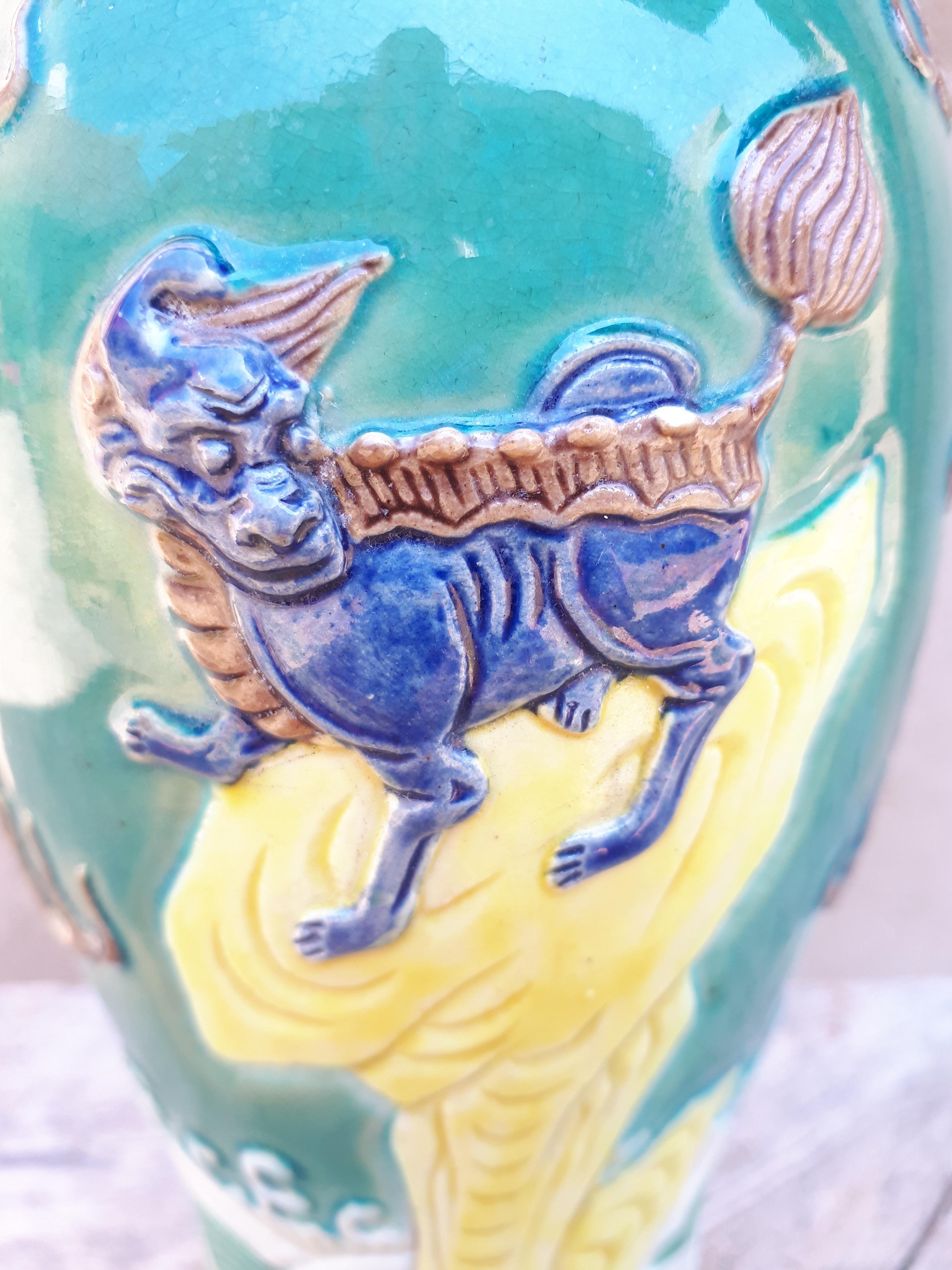 Chinese Porcelain Vase, China Tongzhi Period For Sale 3