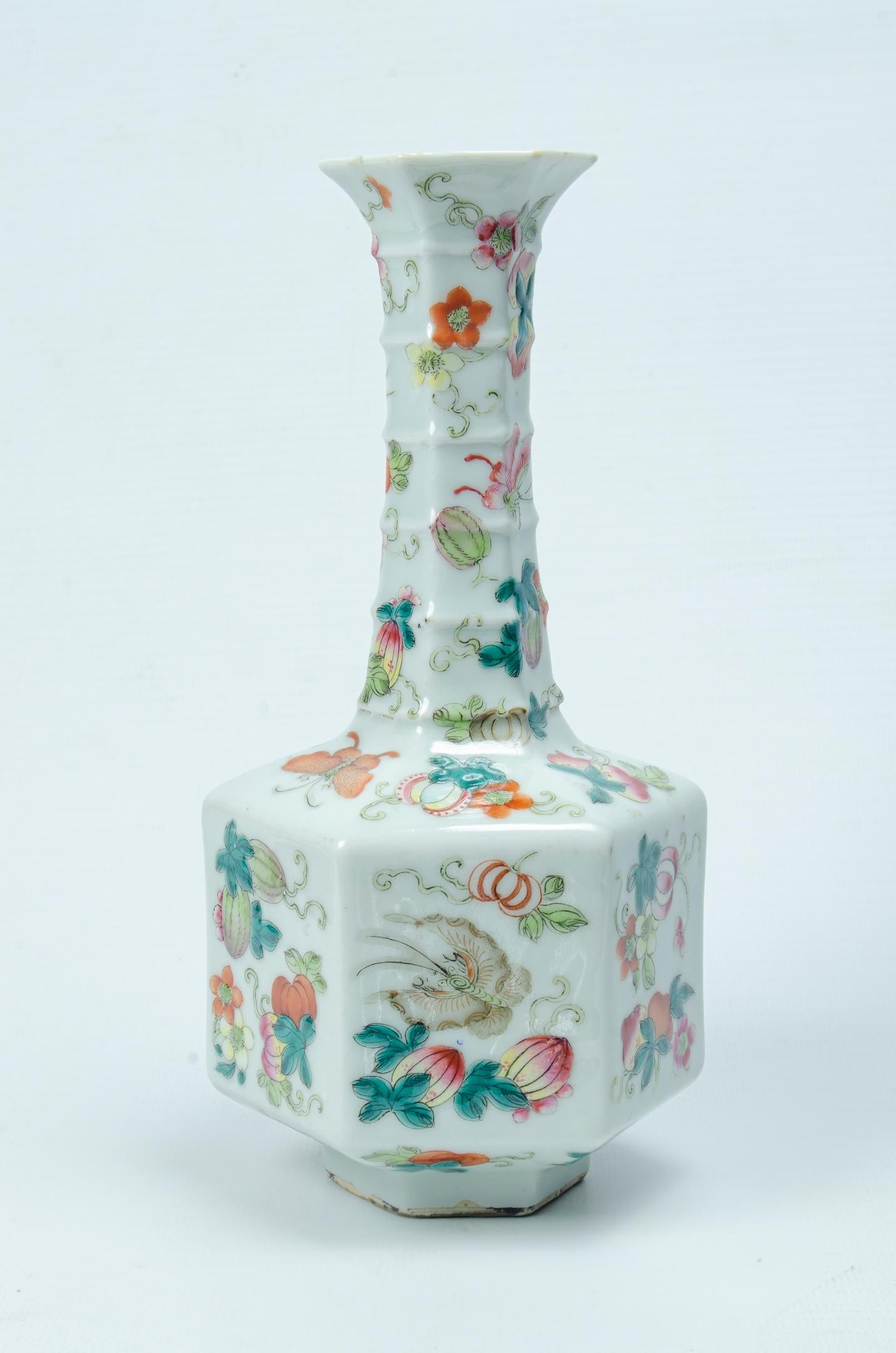 Chinese porcelain vase
Origin China hand painted
floral motif
perfect condition.
circa 1900 