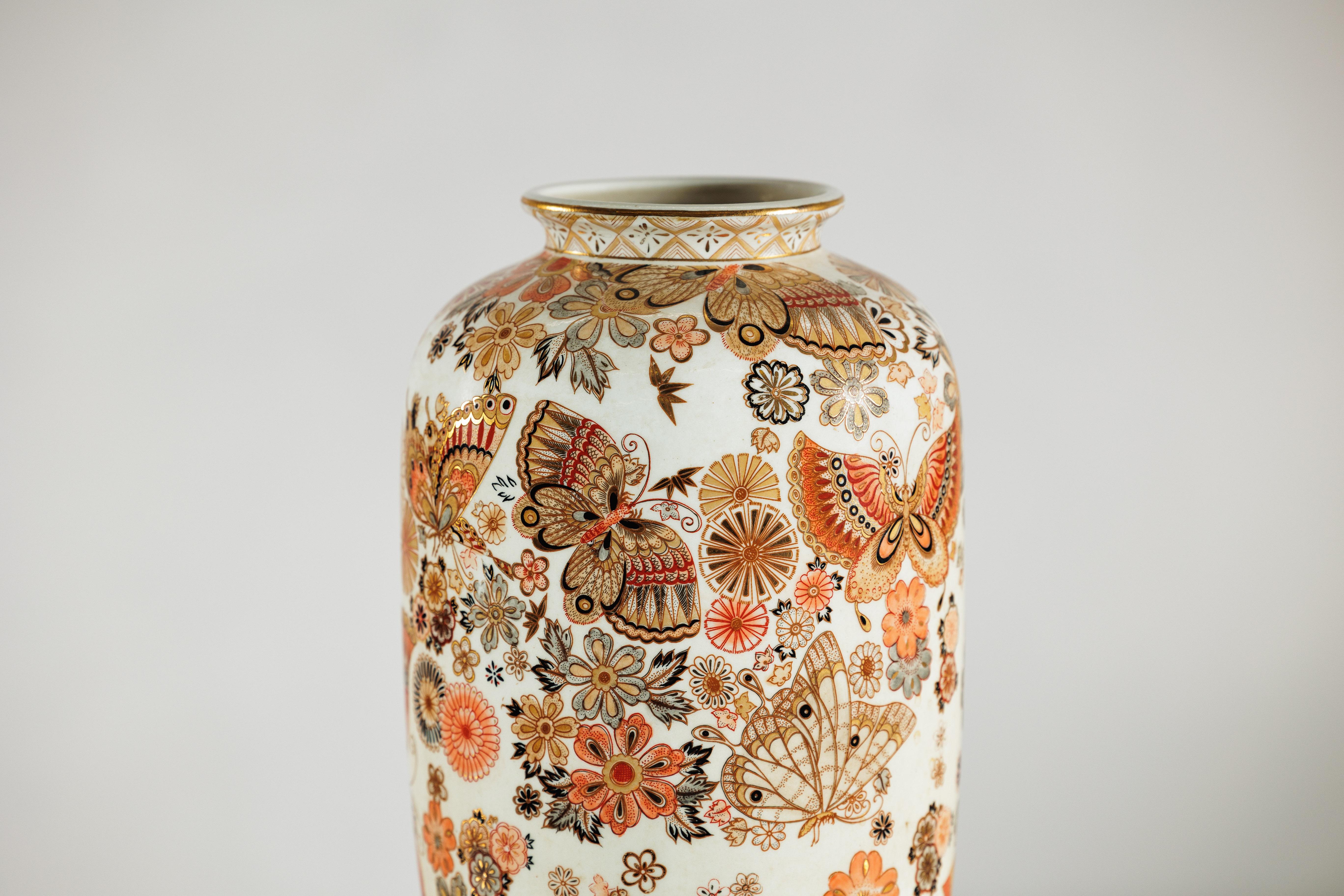 Chinese Porcelain Vase in Japanese Kutani Style with Butterfly and Floral Motifs In Good Condition For Sale In Yonkers, NY