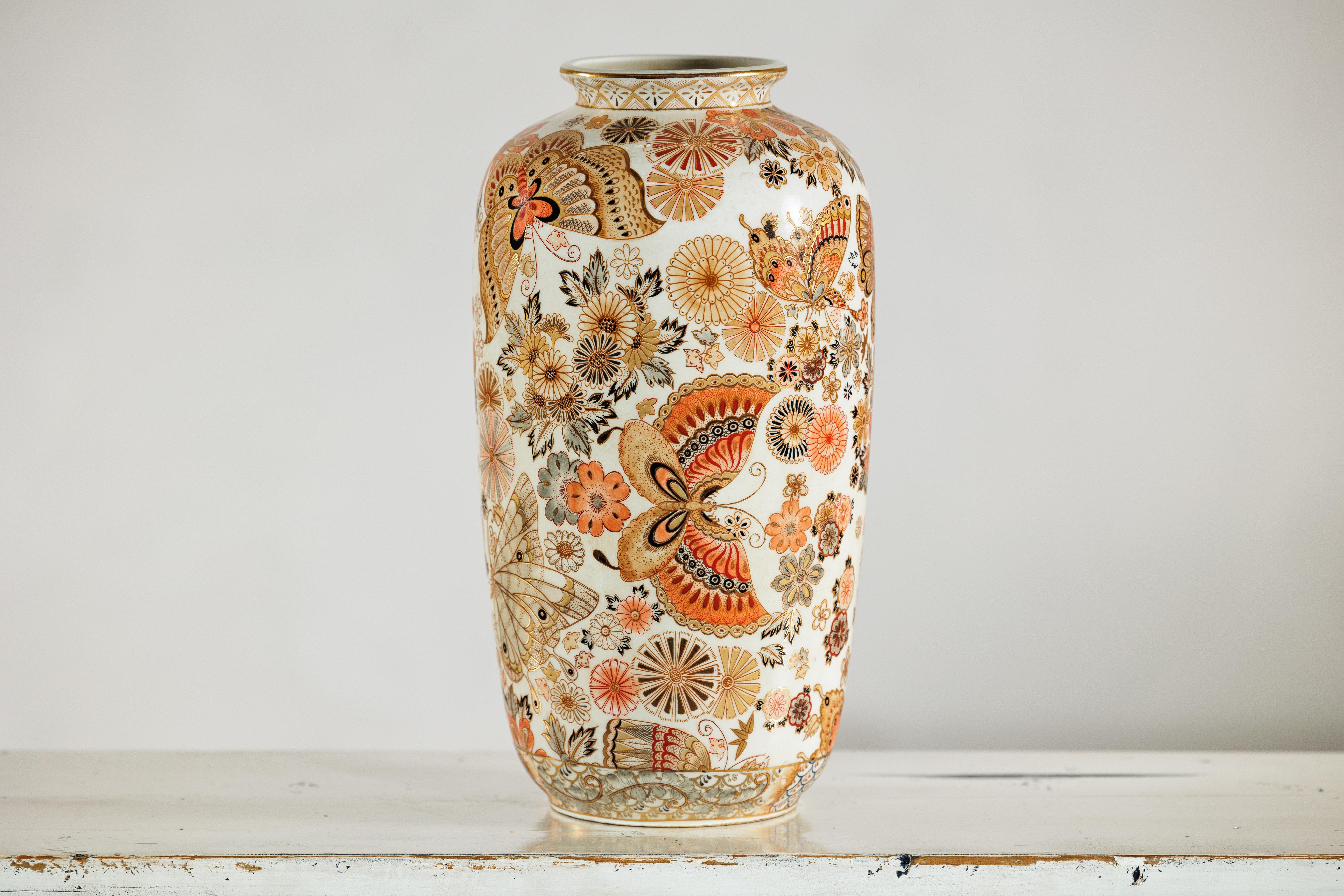 Chinese Porcelain Vase in Japanese Kutani Style with Butterfly and Floral Motifs For Sale 2