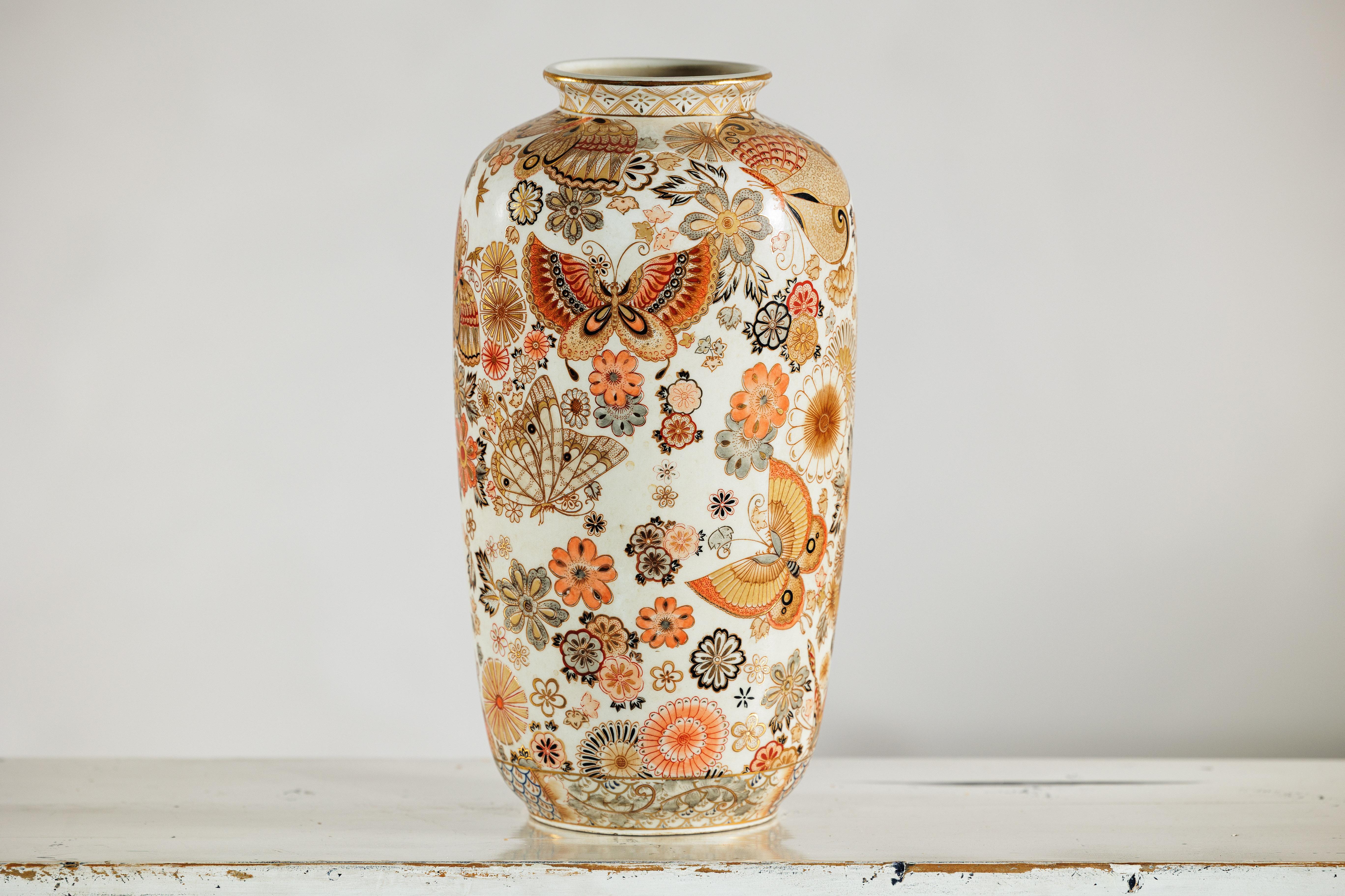 Chinese Porcelain Vase in Japanese Kutani Style with Butterfly and Floral Motifs For Sale 4