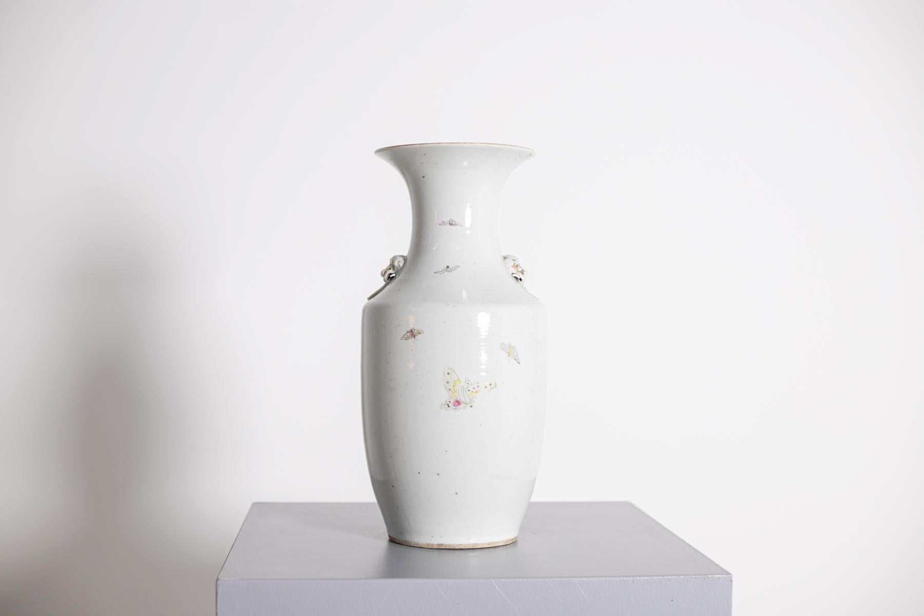 Chinesische Porzellanvase von Damen im Garten (19. Jahrhundert) im Angebot