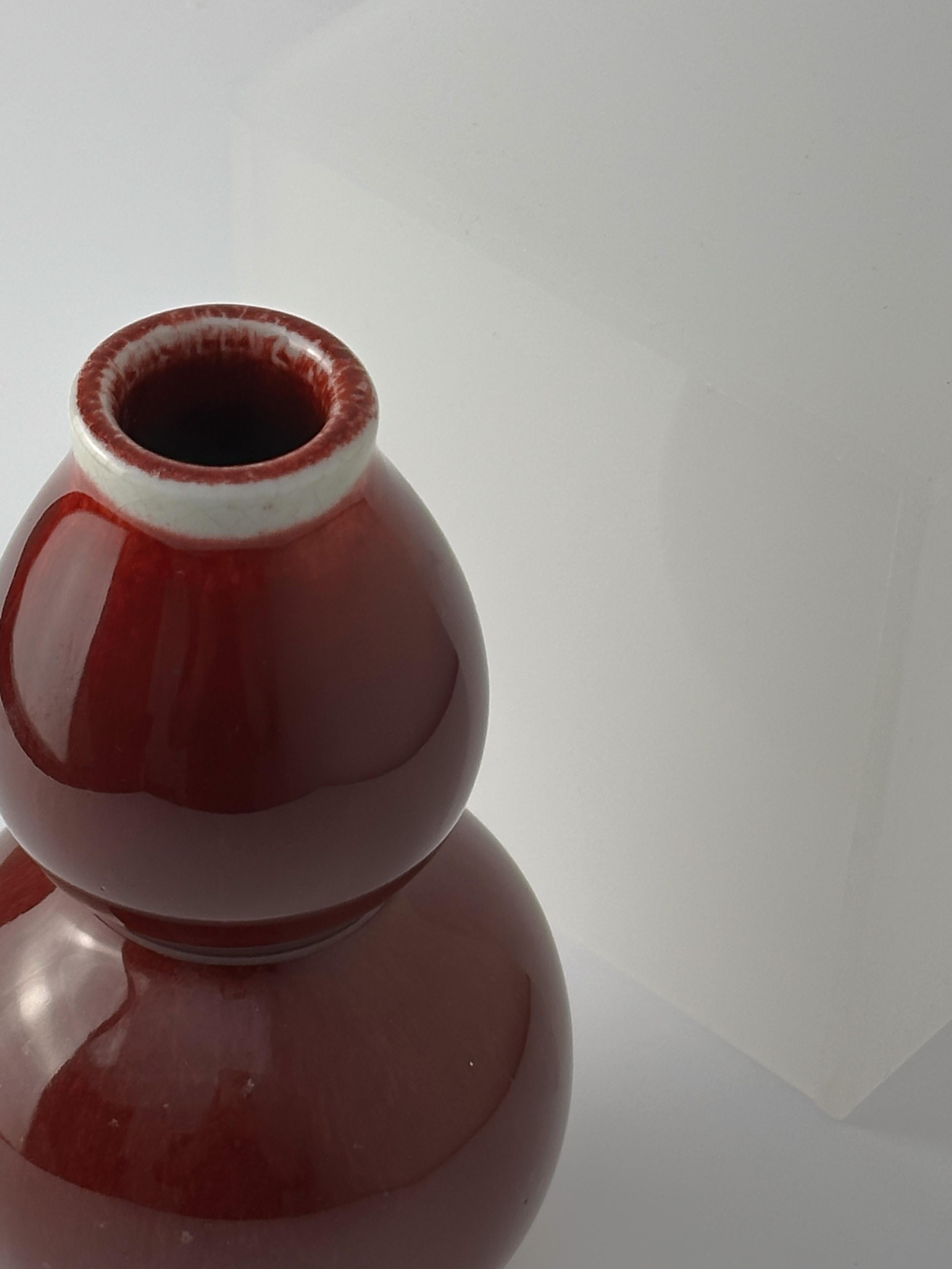 Vaso di porcellana cinese, piccolo, a doppia zucca Sang de Boeuf Oxblood c.1960 Cina In condizioni buone in vendita a Glasgow, GB