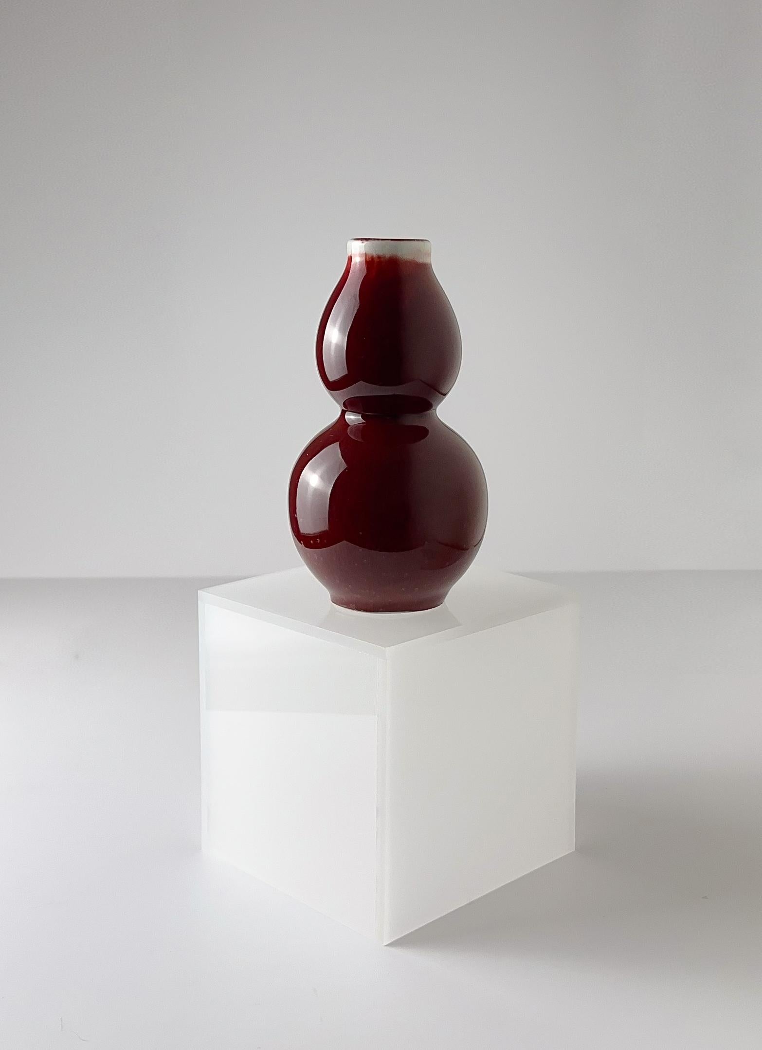Vaso di porcellana cinese, piccolo, a doppia zucca Sang de Boeuf Oxblood c.1960 Cina in vendita 1