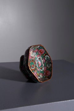 Chinese porcelain vase with Floral decorations