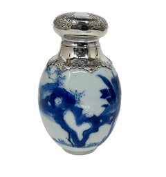 Chinesische Teedose aus weißem und blauem Porzellan mit länglichen Elizas, Kangxi-Periode