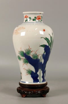 Chinese porcelain wucai vase, Kangxi period