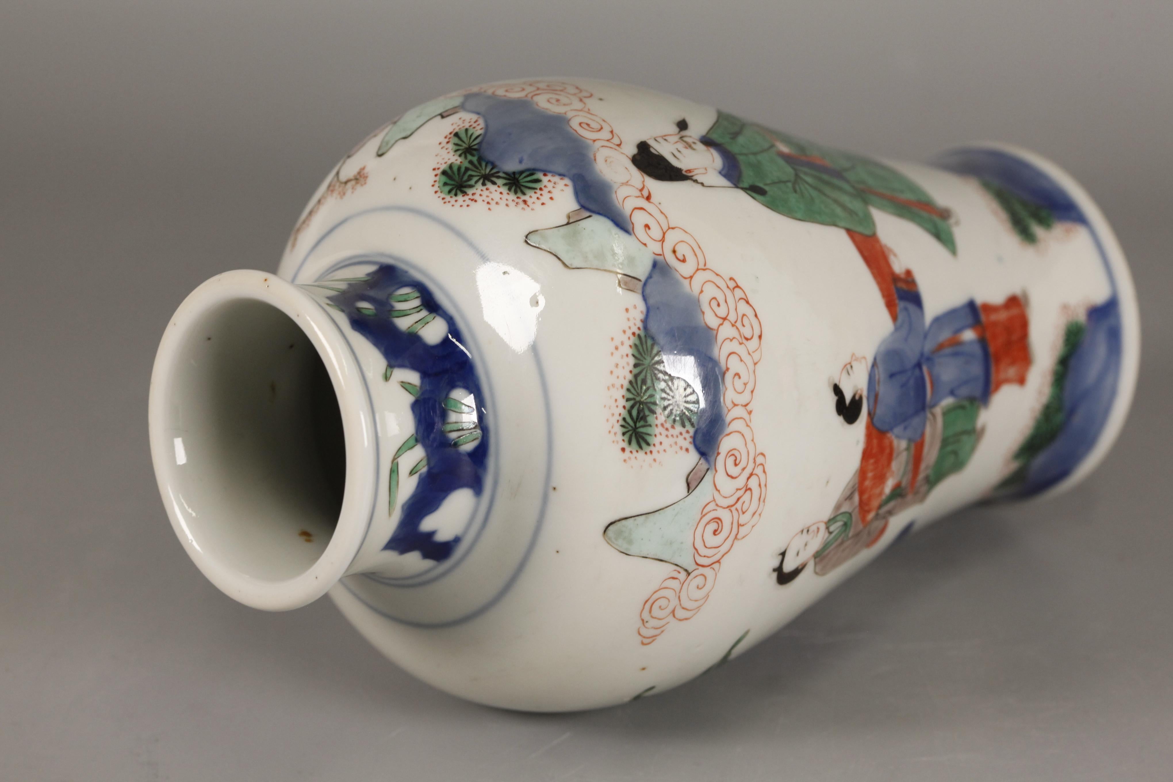 Chinois Vase chinois en porcelaine wucai, période Kangxi en vente