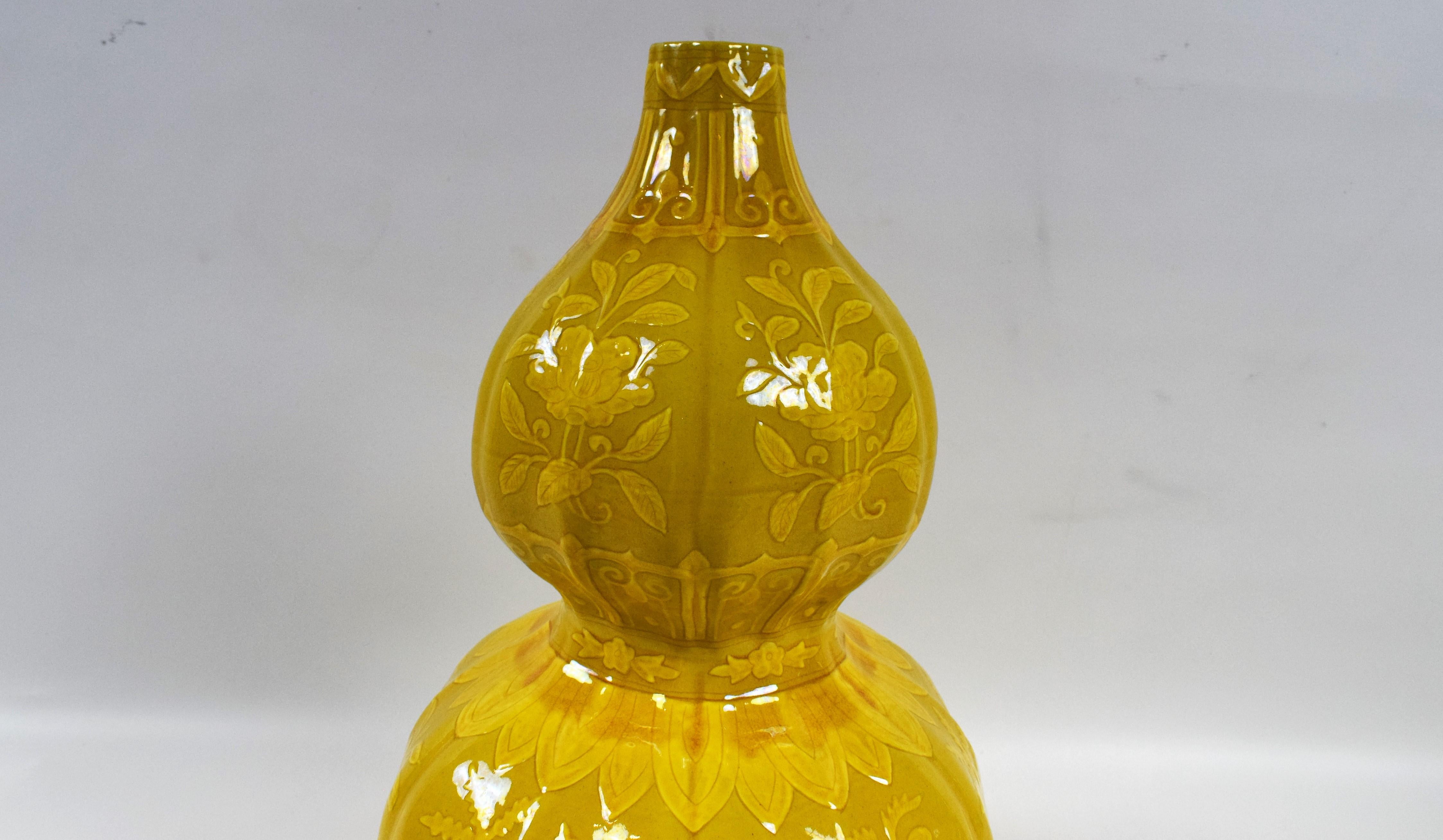Gelb glasierte Doppelkürbisflaschenvase aus chinesischem Porzellan, Paar (Chinesisch) im Angebot