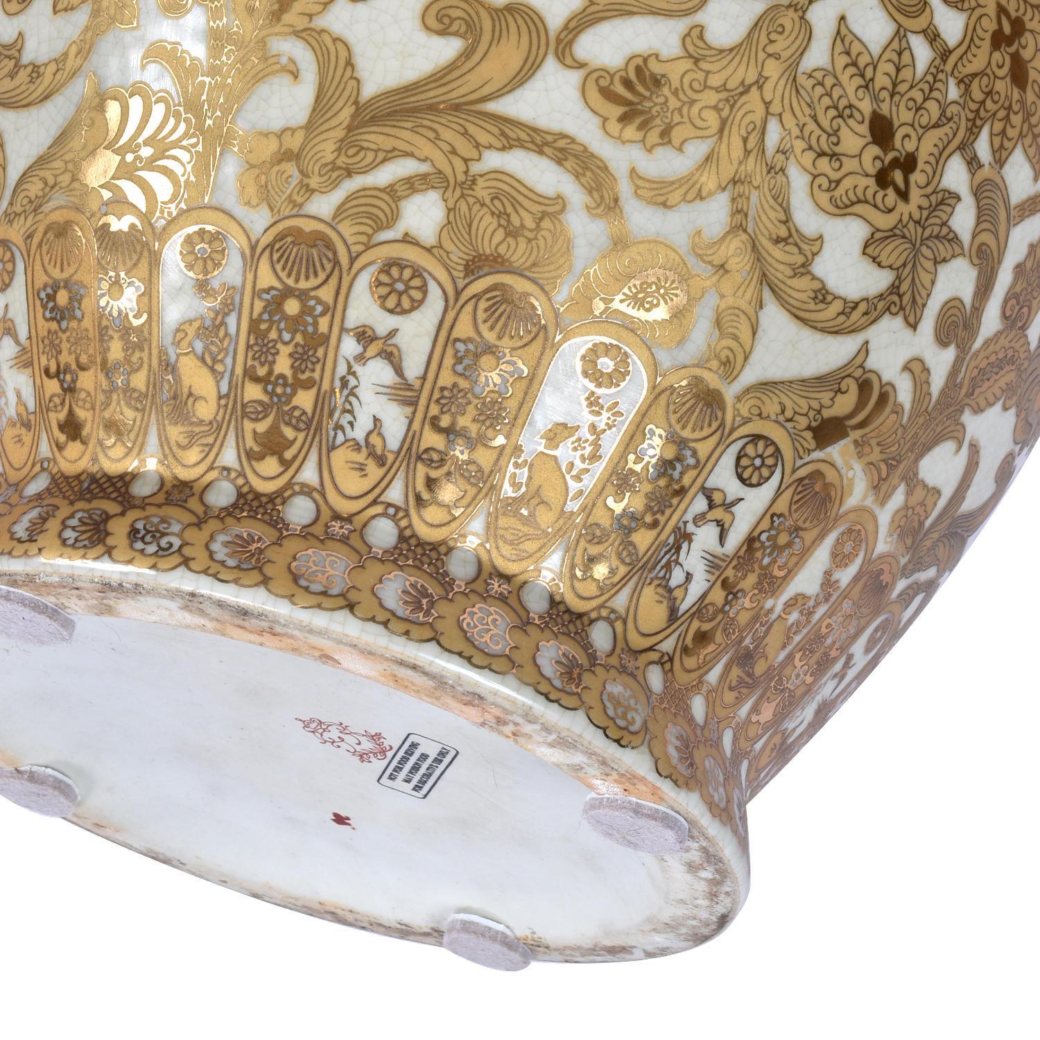 Chinesische Yuhuchunping-Porzellanvase aus 30 Zoll Gold und Weißem Porzellan mit Wellenschliff im Angebot 4