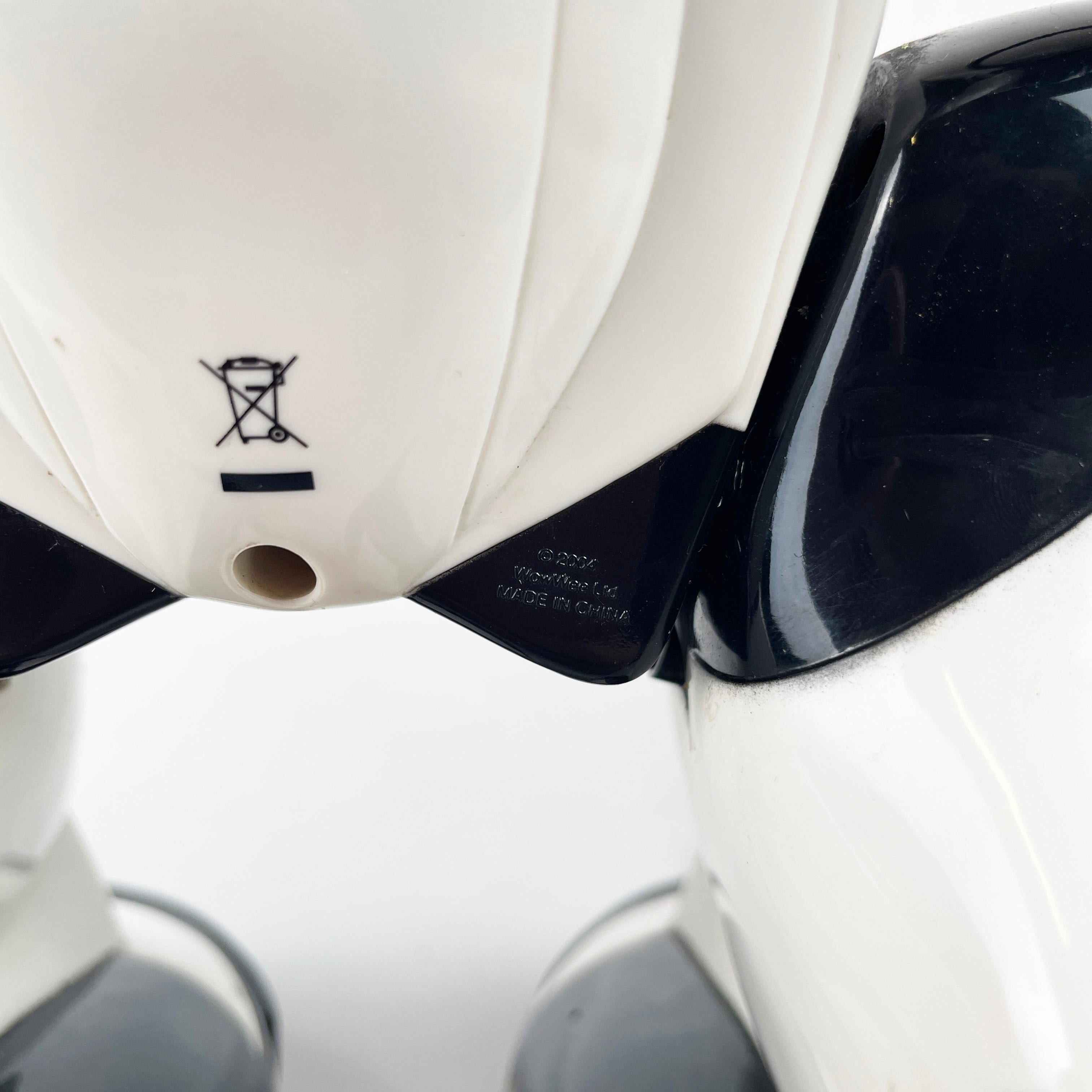 Robot-jouet postmoderne chinois Robotsapien de WowWee en plastique noir et blanc, années 2000 3
