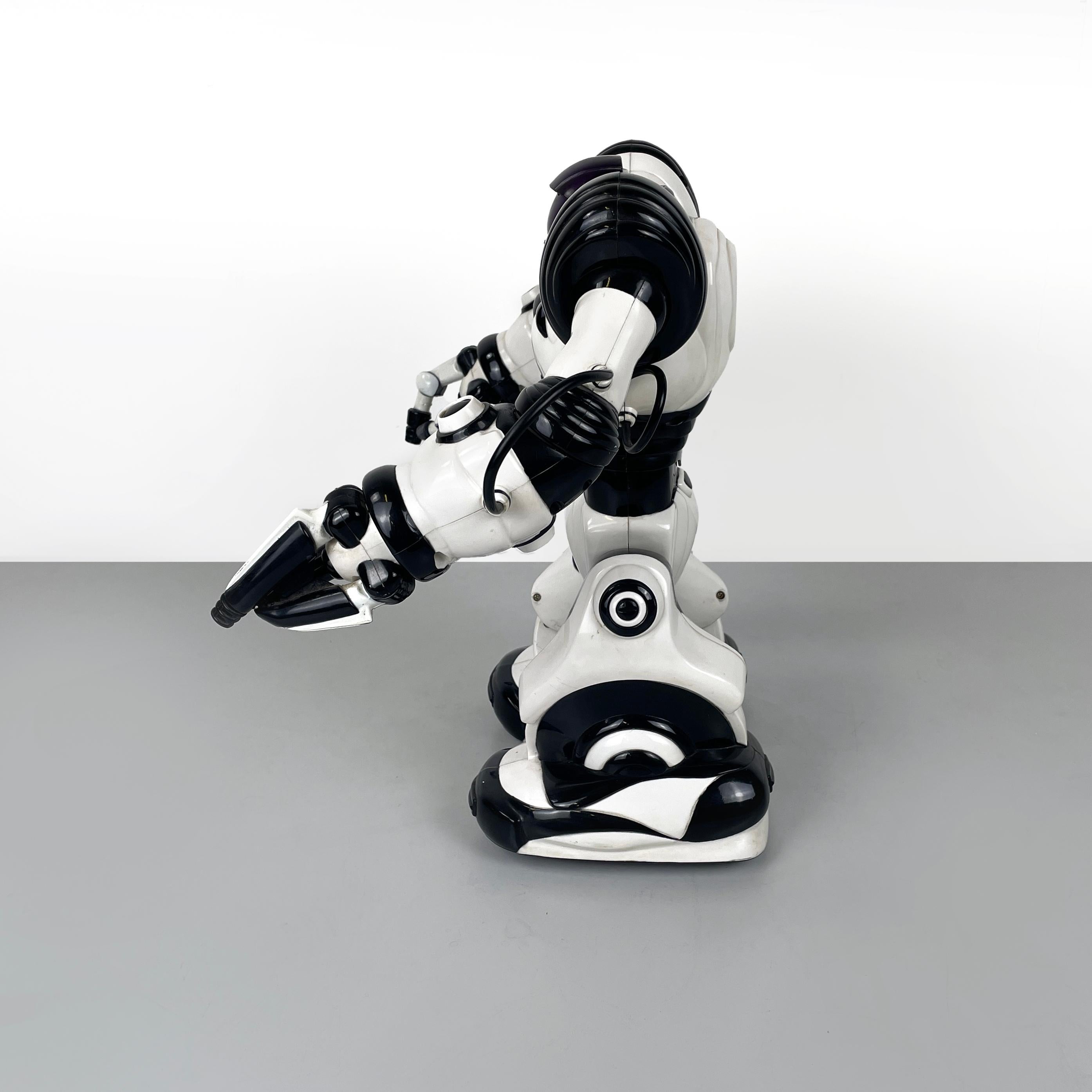 robot noir et blanc