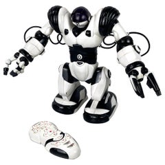Robot de juguete postmoderno chino Robotsapien de WowWee en plástico blanco y negro, años 2000