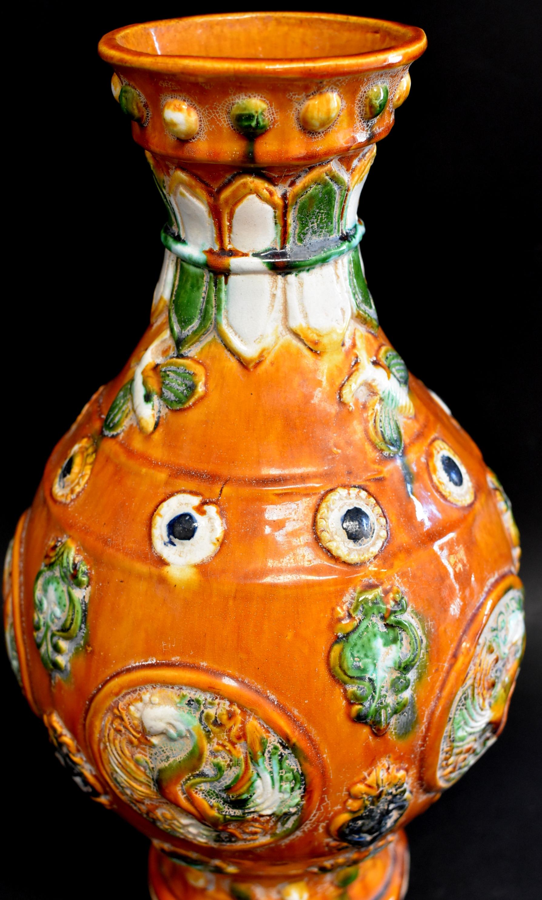 Chinese Pottery Vase Sancai Glazed with Bees 6