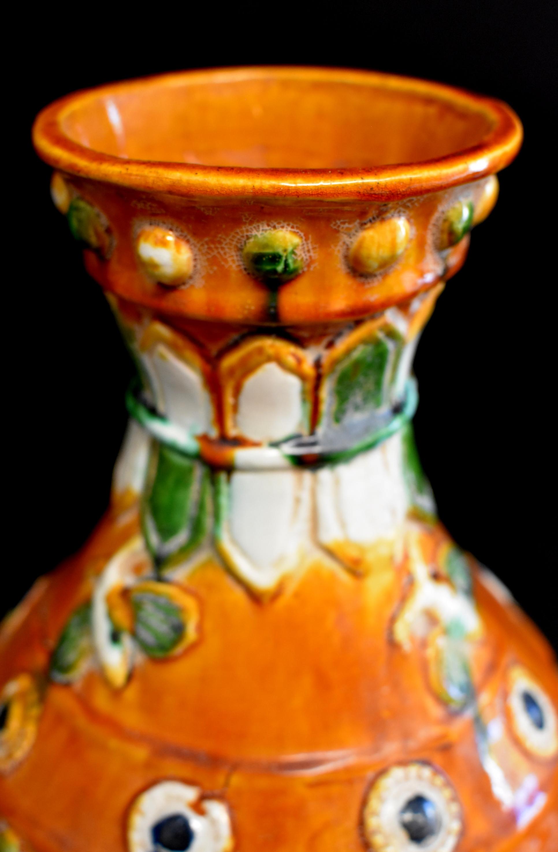 Chinese Pottery Vase Sancai Glazed with Bees 7