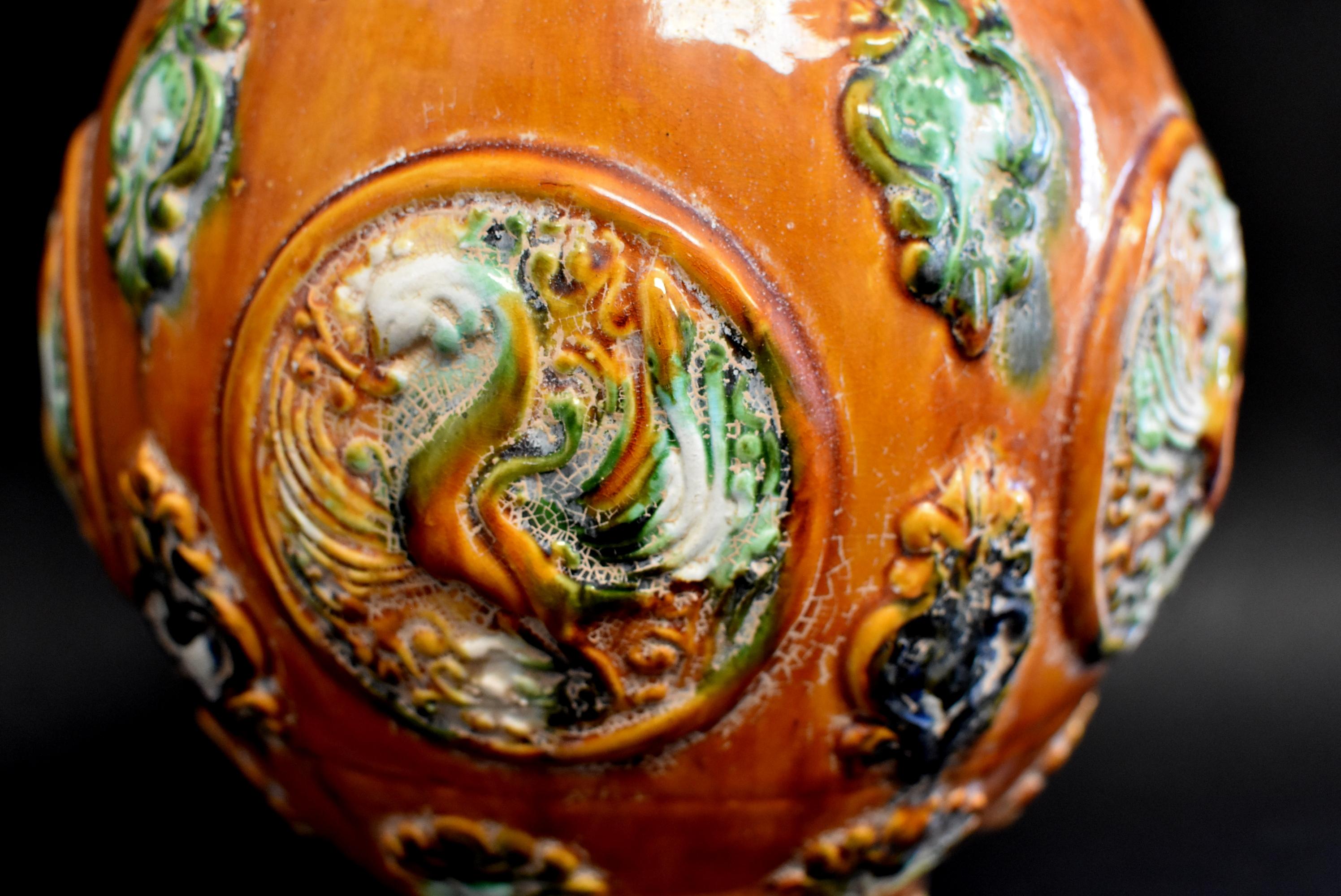 Chinese Pottery Vase Sancai Glazed with Bees 8