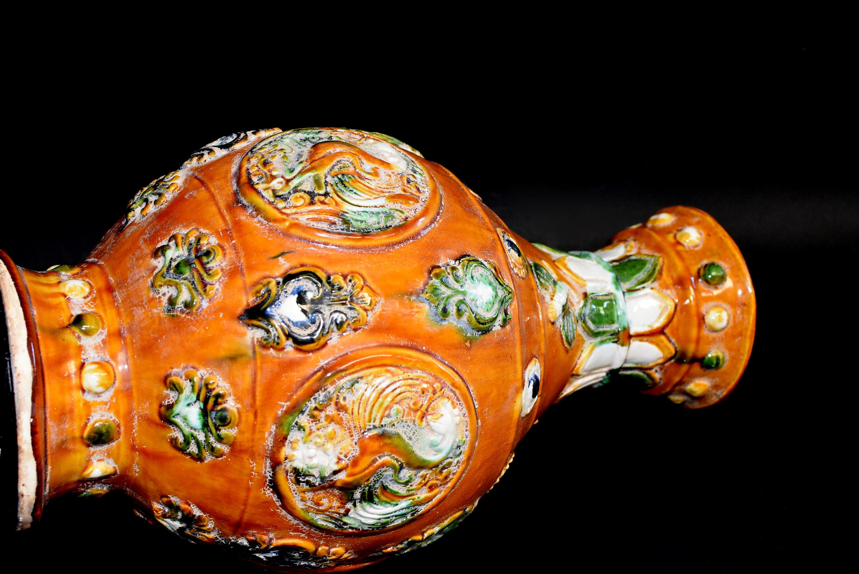 Chinese Pottery Vase Sancai Glazed with Bees 9