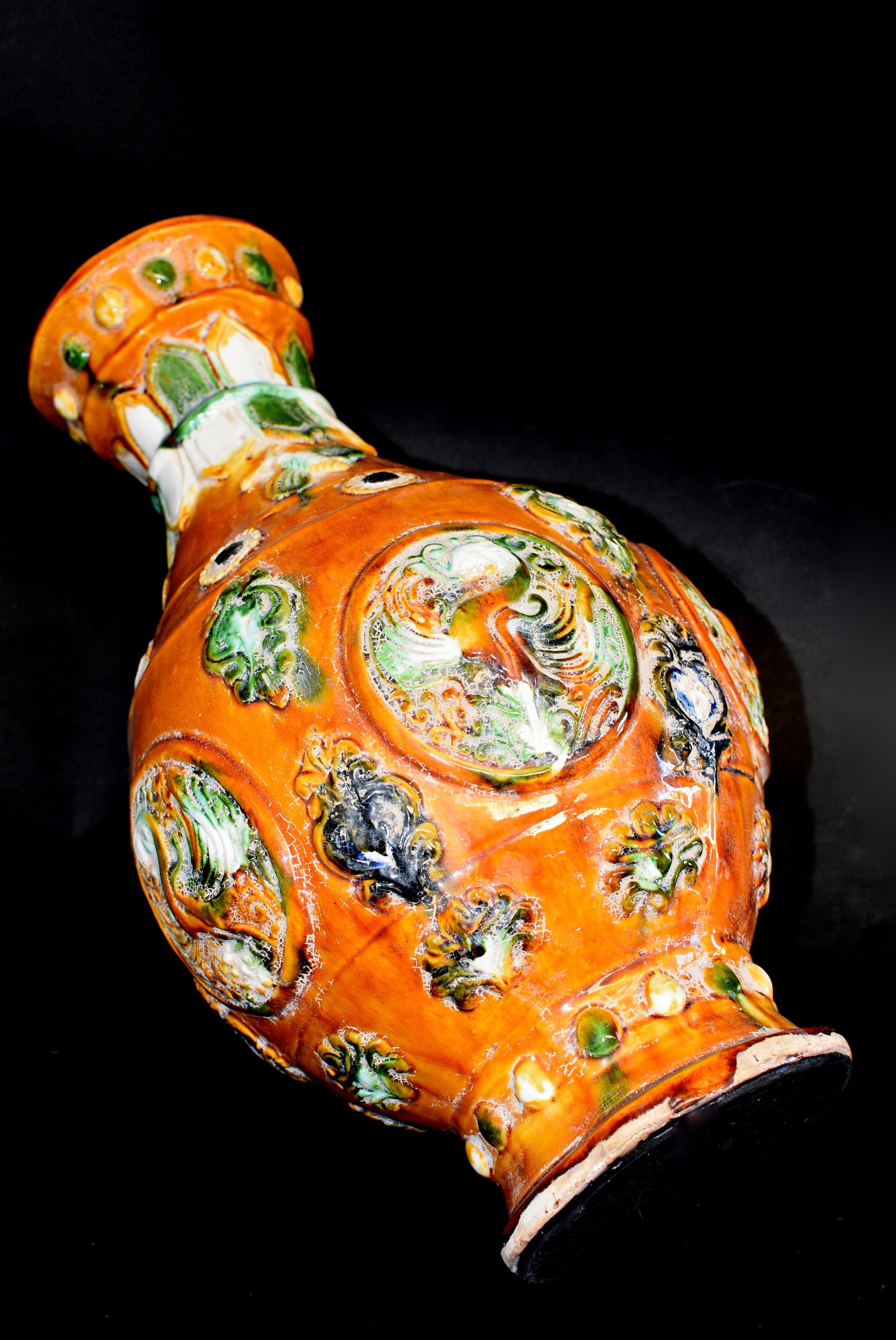 Chinese Pottery Vase Sancai Glazed with Bees 10