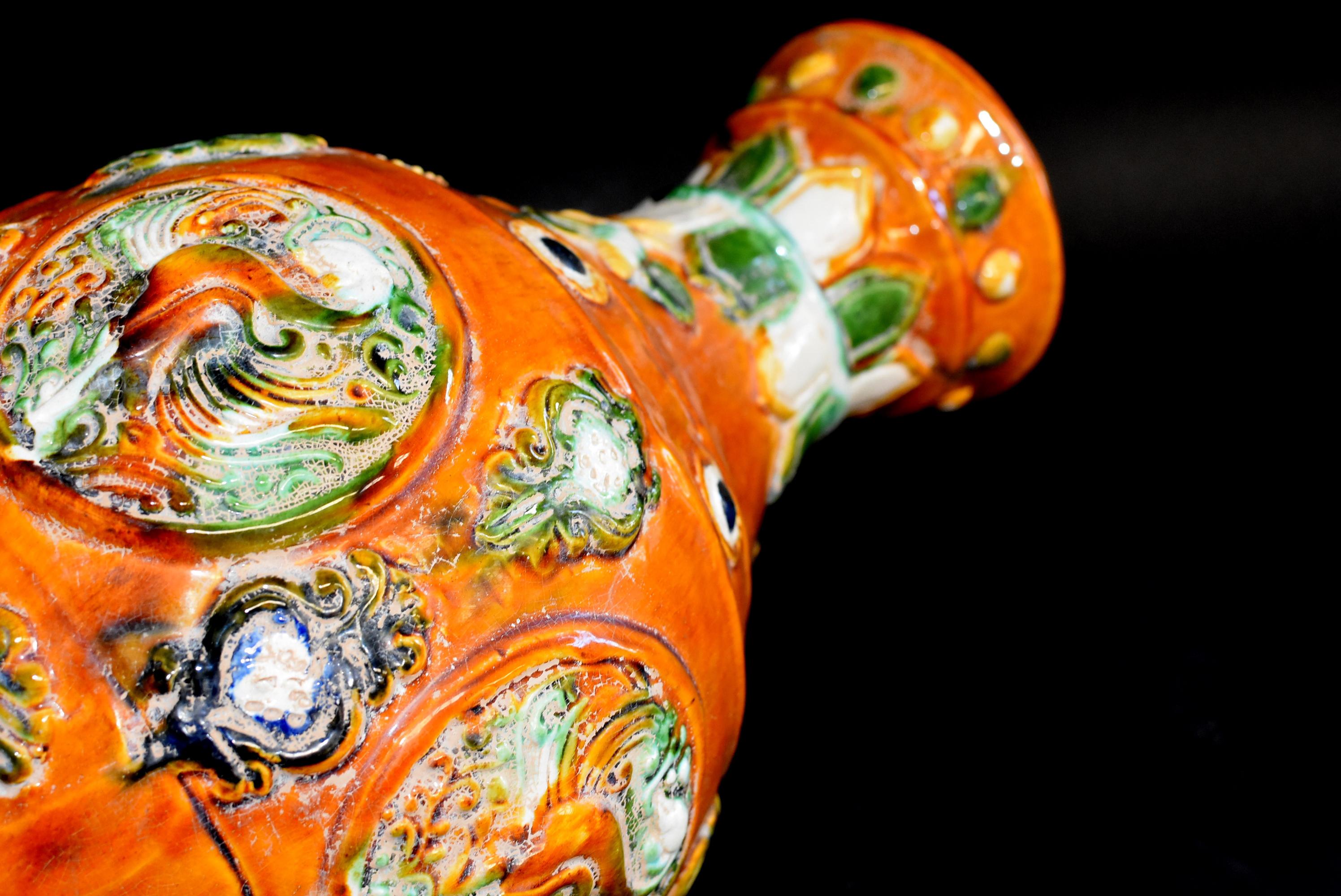 Chinese Pottery Vase Sancai Glazed with Bees 11