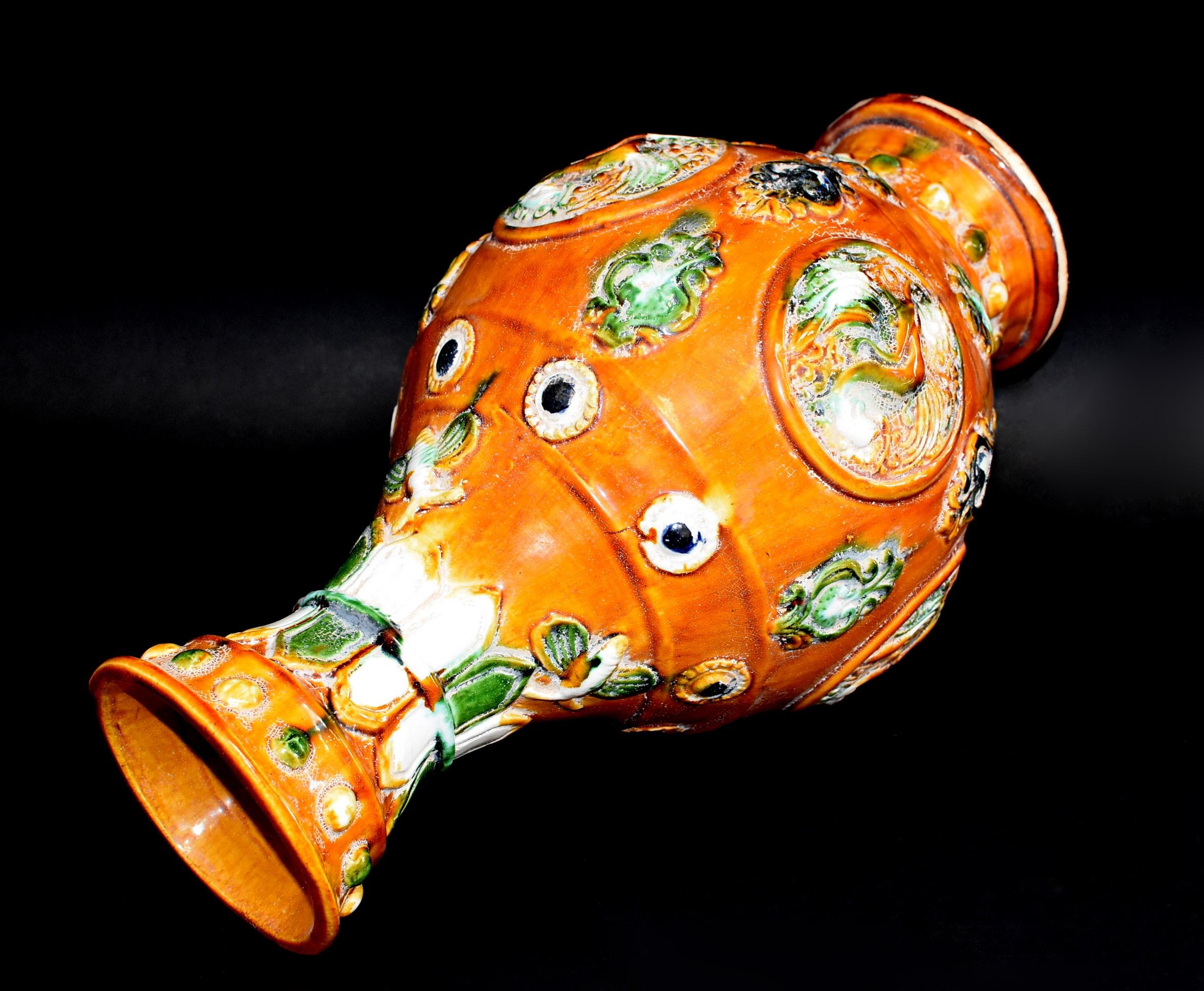Chinese Pottery Vase Sancai Glazed with Bees 12