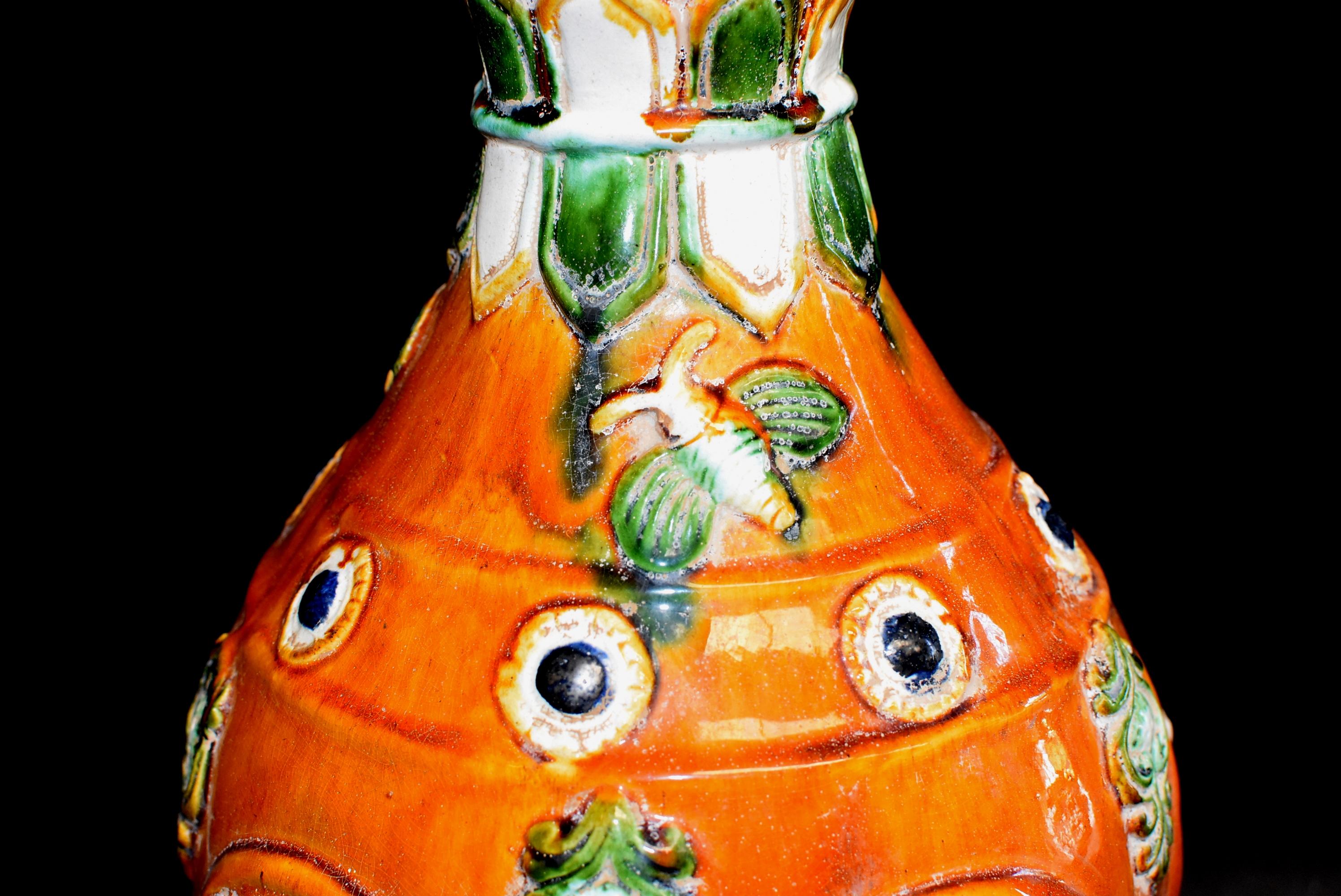 Chinese Pottery Vase Sancai Glazed with Bees In Good Condition In Somis, CA