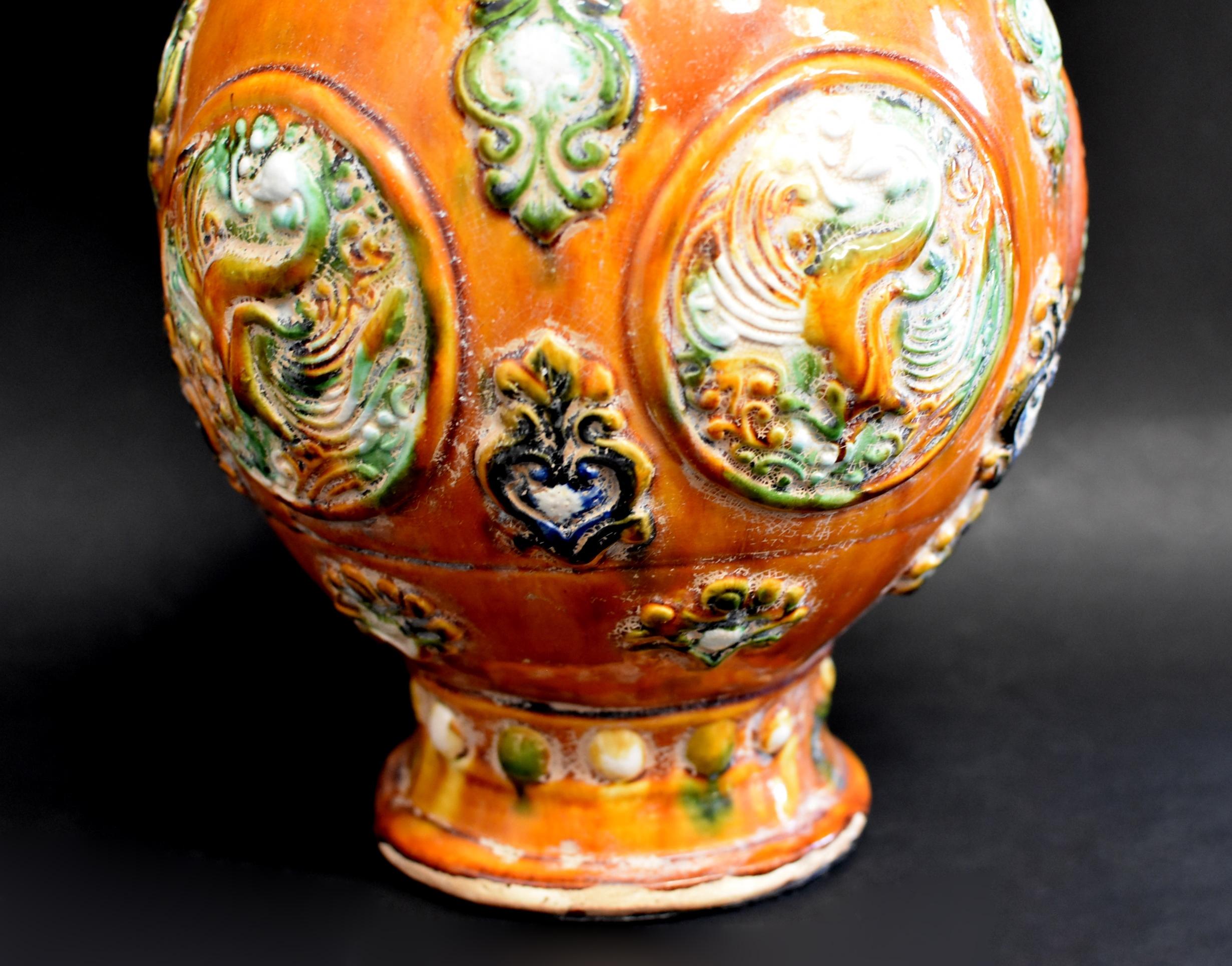 Chinese Pottery Vase Sancai Glazed with Bees 3