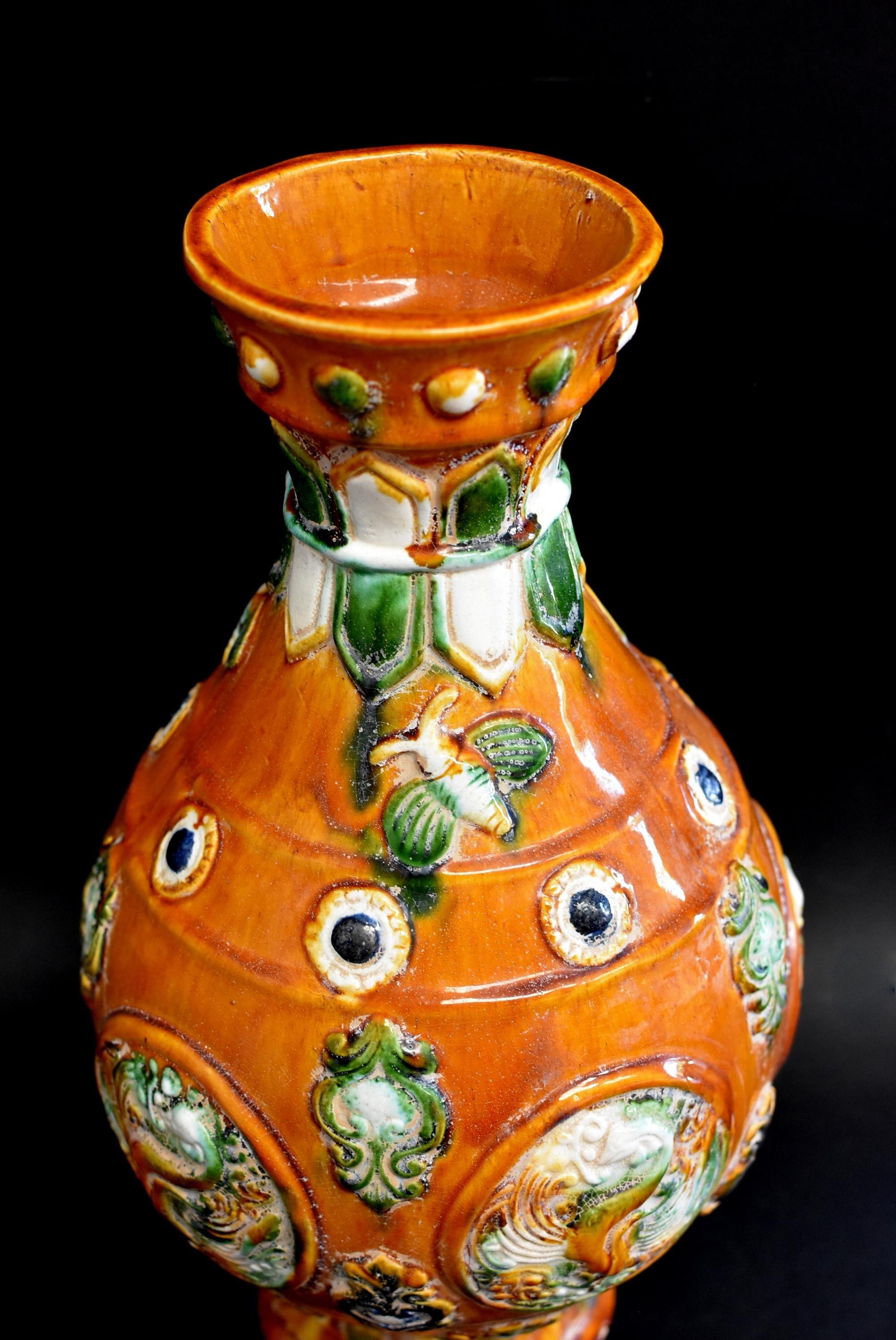 Chinese Pottery Vase Sancai Glazed with Bees 4