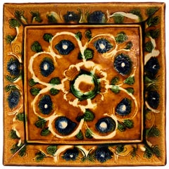 Chinese Pottery Plate Sancai Glazed with Chrysanthemum