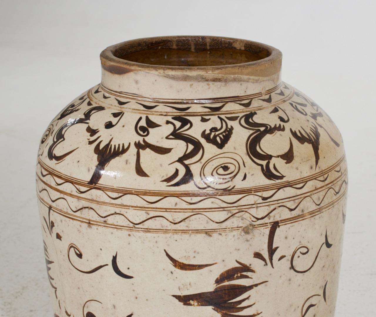 Ceramica cinese con decorazioni, 15/16° secolo In condizioni buone in vendita a Aalsgaarde, DK