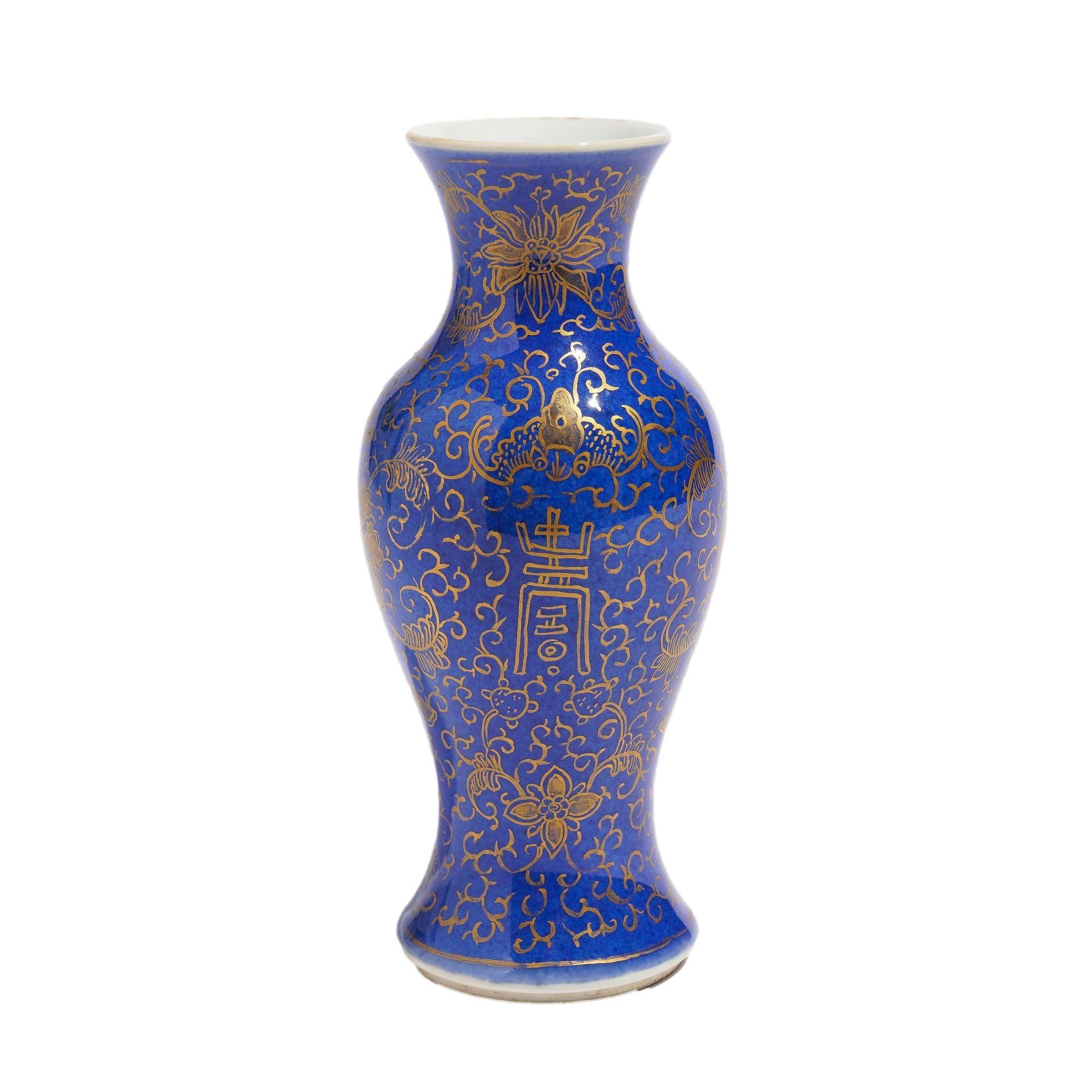 Chinese powder blue baluster form vase decorated with gilt tracery. There are no reign marks, but the underside has a pair of rings in the underglaze.
China, Qing dynasty, 1800’s.
