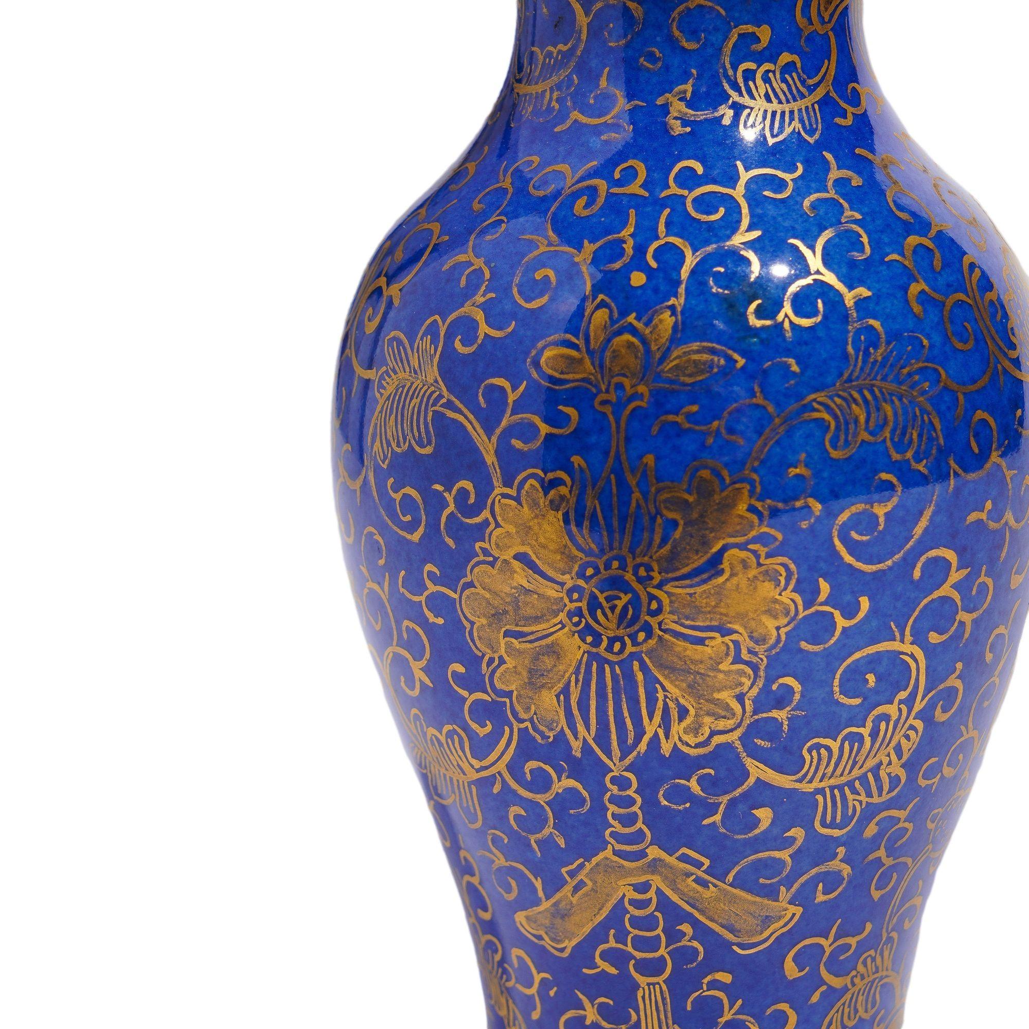 Porcellana Chinese powder blue baluster form vase decorated with gilt tracery, 1800's in vendita