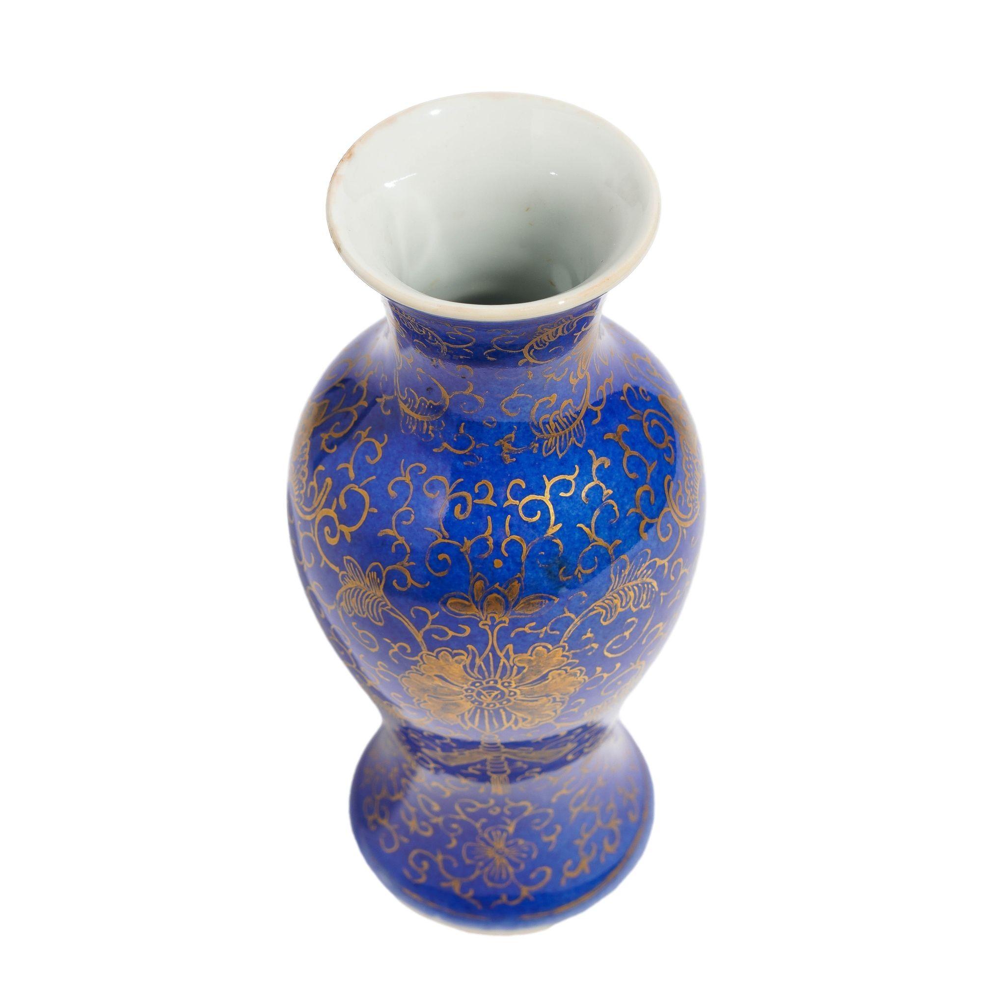 Chinese powder blue baluster form vase decorated with gilt tracery, 1800's in vendita 1