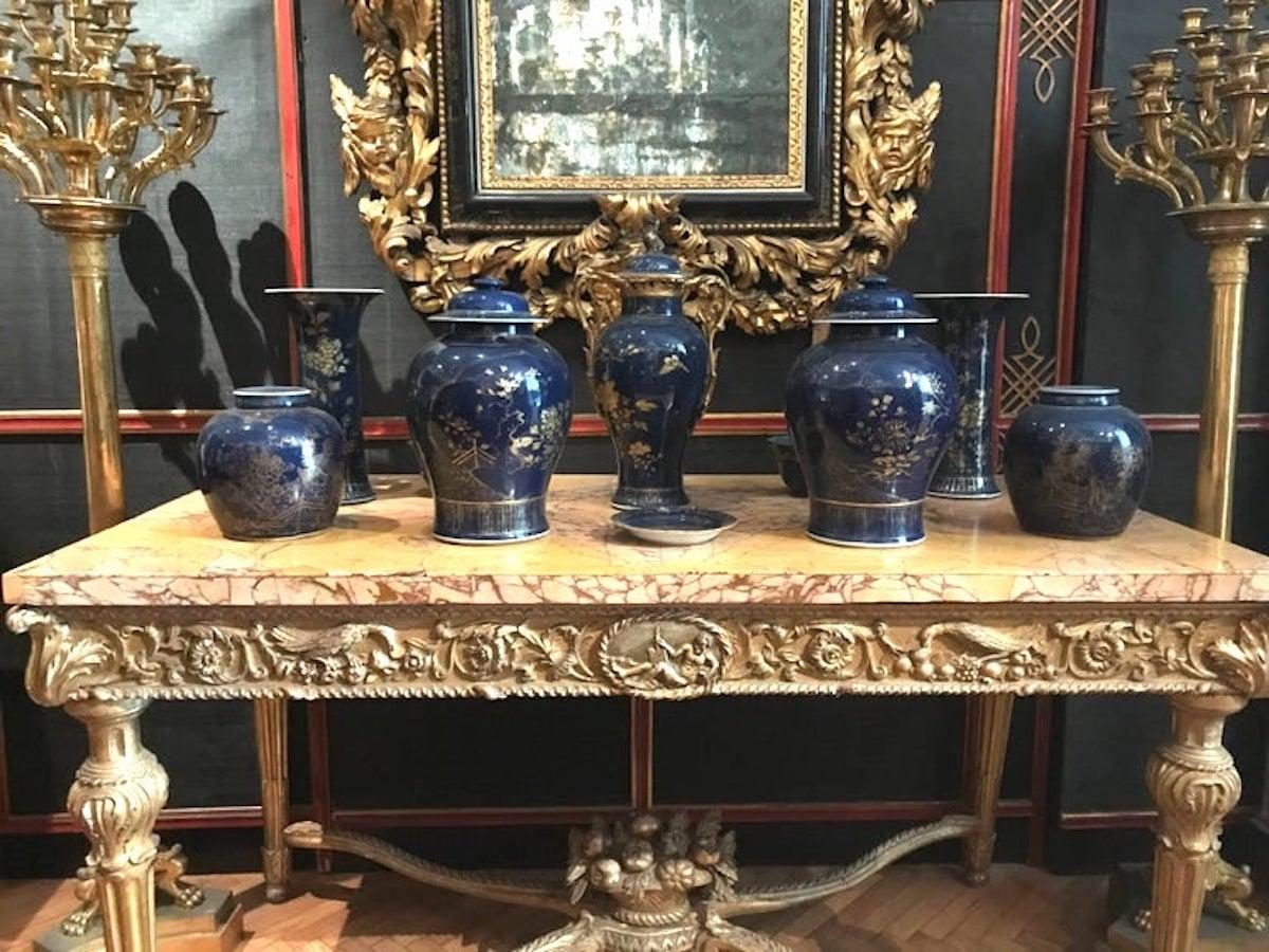 Pots chinois décorés en bleu poudre et doré, 18e siècle Bon état - En vente à Rome, IT