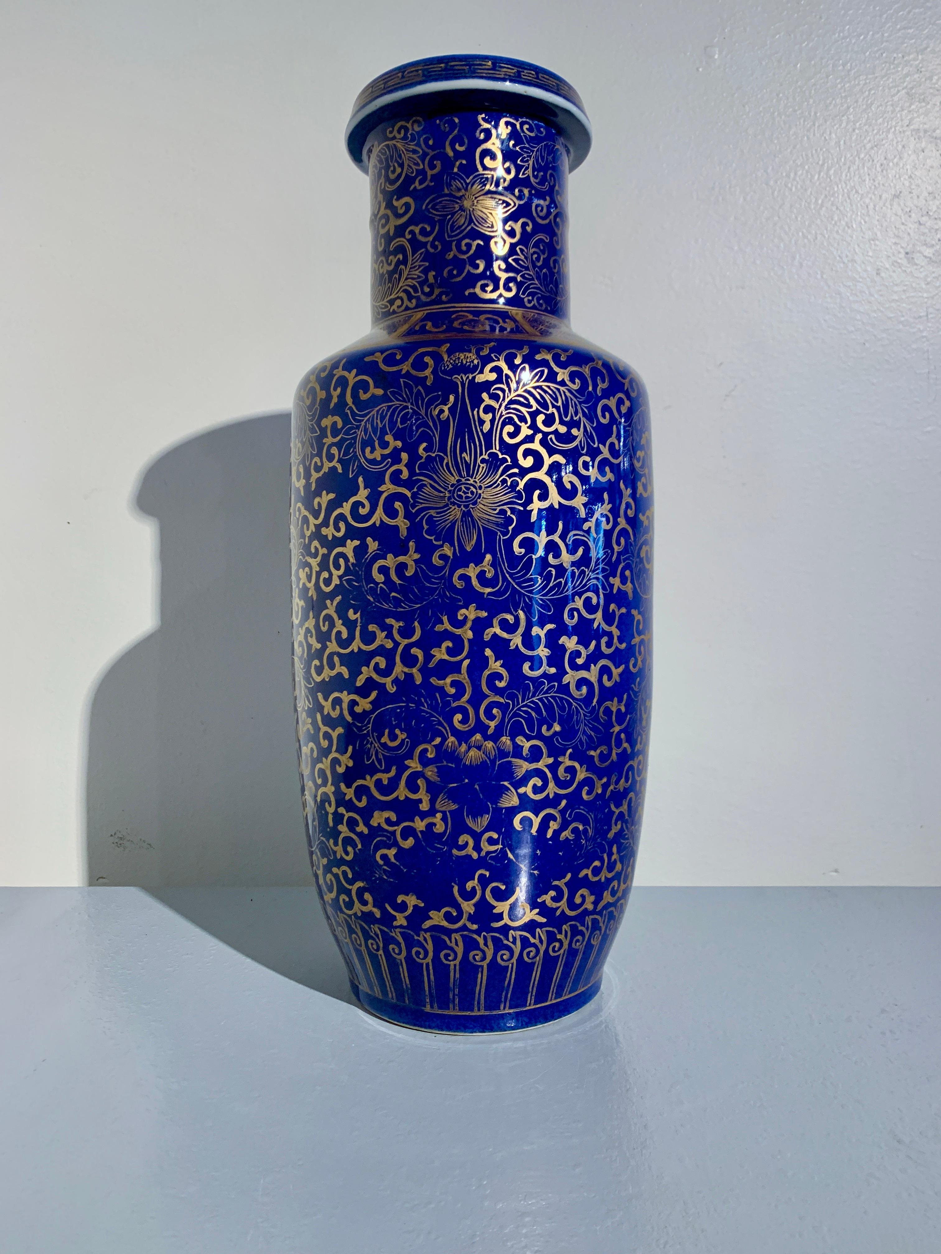 Hand-Painted Chinese Powder Blue Gilt Decorated Rouleau Vase, Qing Dynasty, c. 1900, China For Sale
