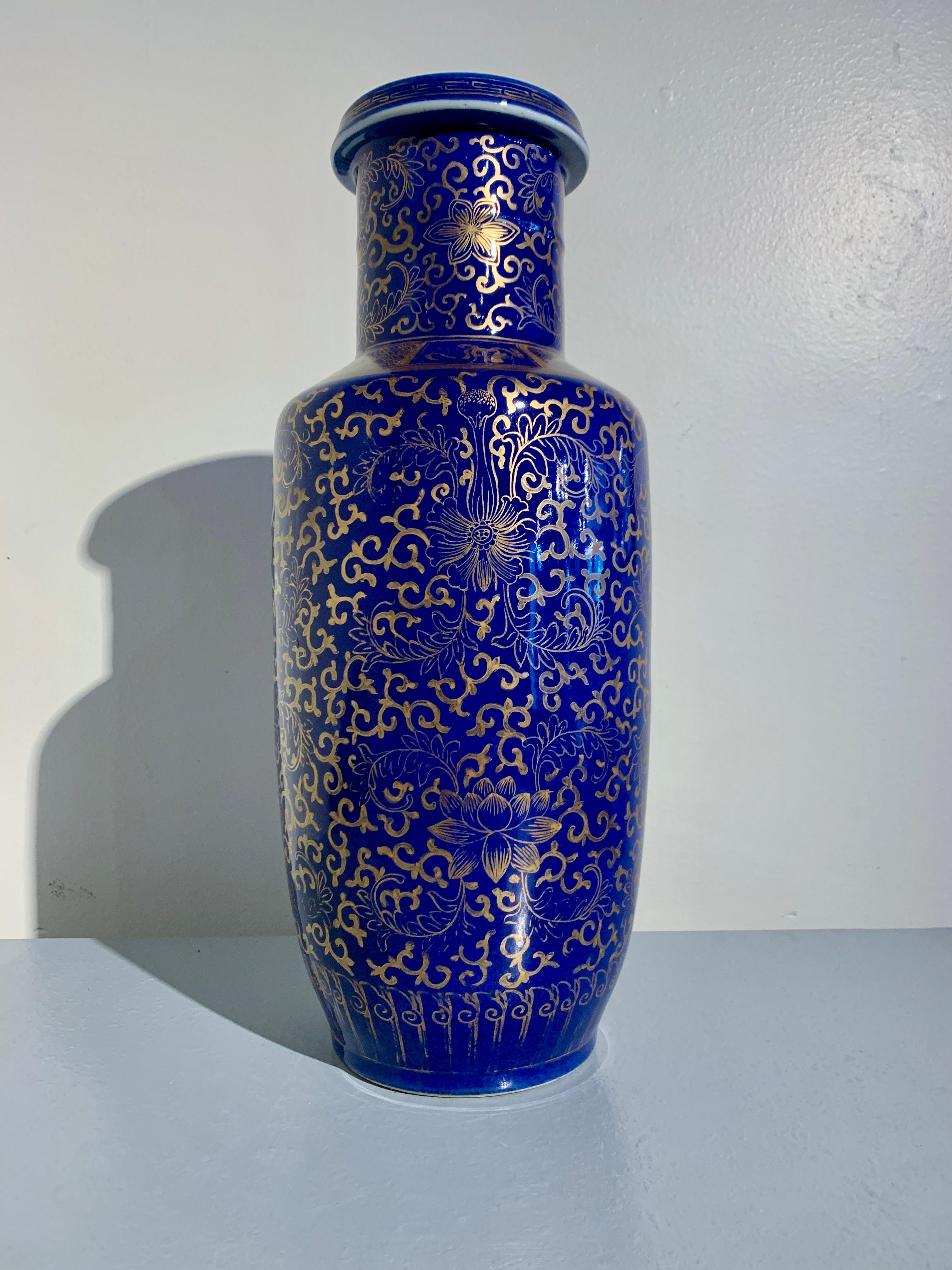 Chinese Powder Blue Gilt Decorated Rouleau Vase, Qing Dynasty, c. 1900, China For Sale 1