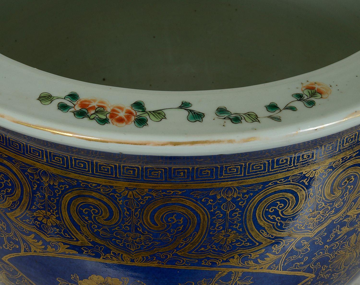 Chinesische puderblaue Jardiniere, 19. (Porzellan) im Angebot