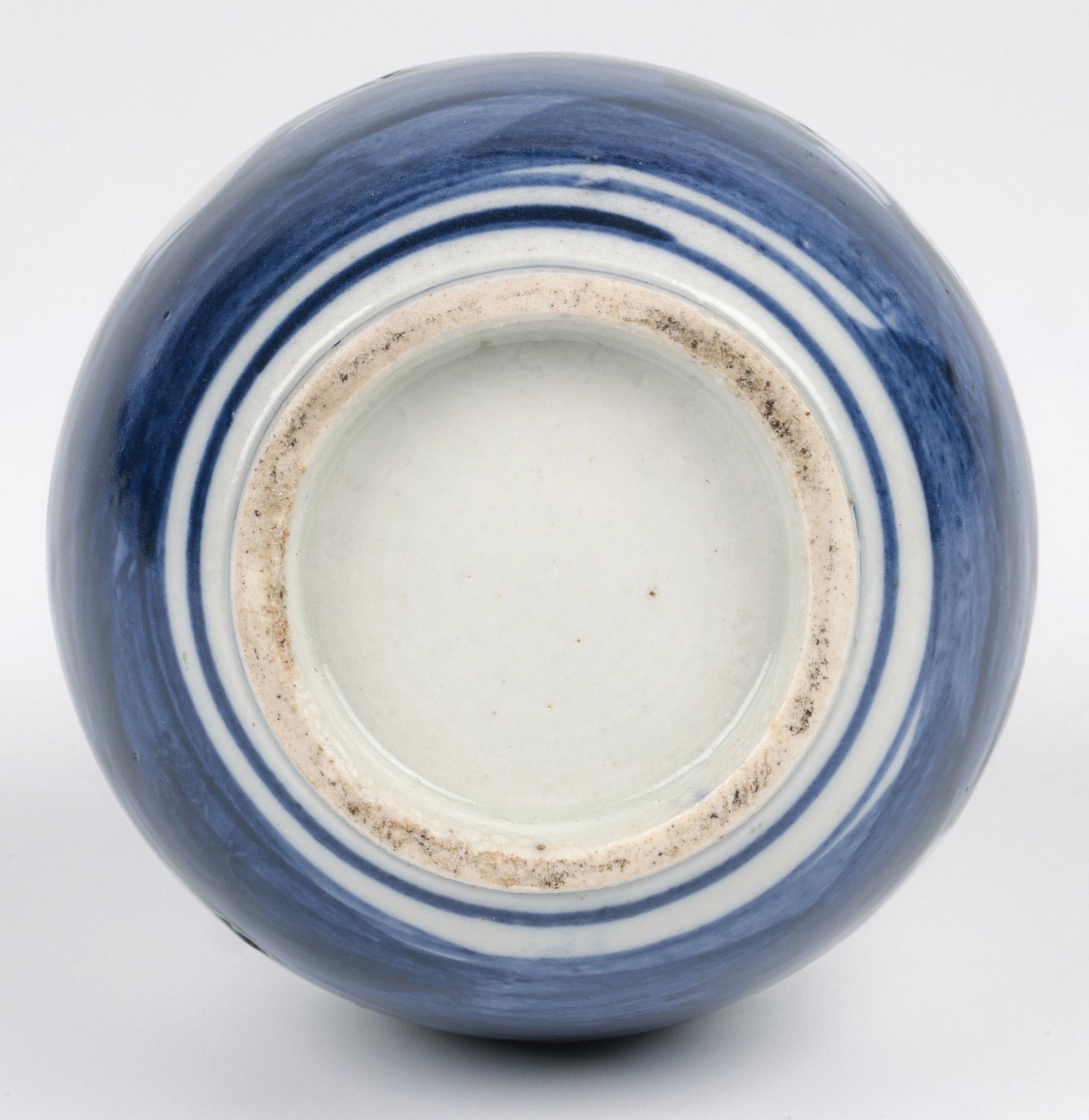 Chinese Provincial Onion Shape Porcelain Bottle Vase For Sale 5