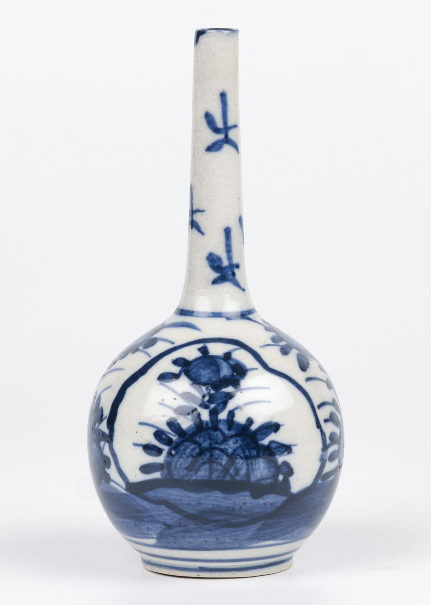 Chinese Provincial Onion Shape Porcelain Bottle Vase In Good Condition For Sale In Bishop's Stortford, Hertfordshire