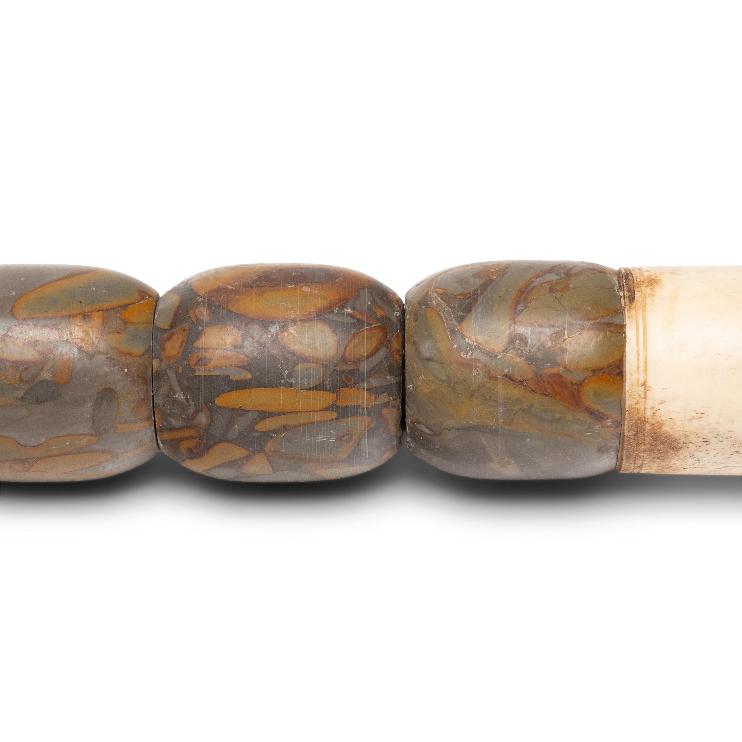 Insieme alla carta, all'inchiostro e alla pietra da calamaio, il pennello è uno dei quattro tesori dello studio dello studioso. Probabilmente lo strumento più importante, il pennello fungeva da collegamento diretto con lo spirito creativo