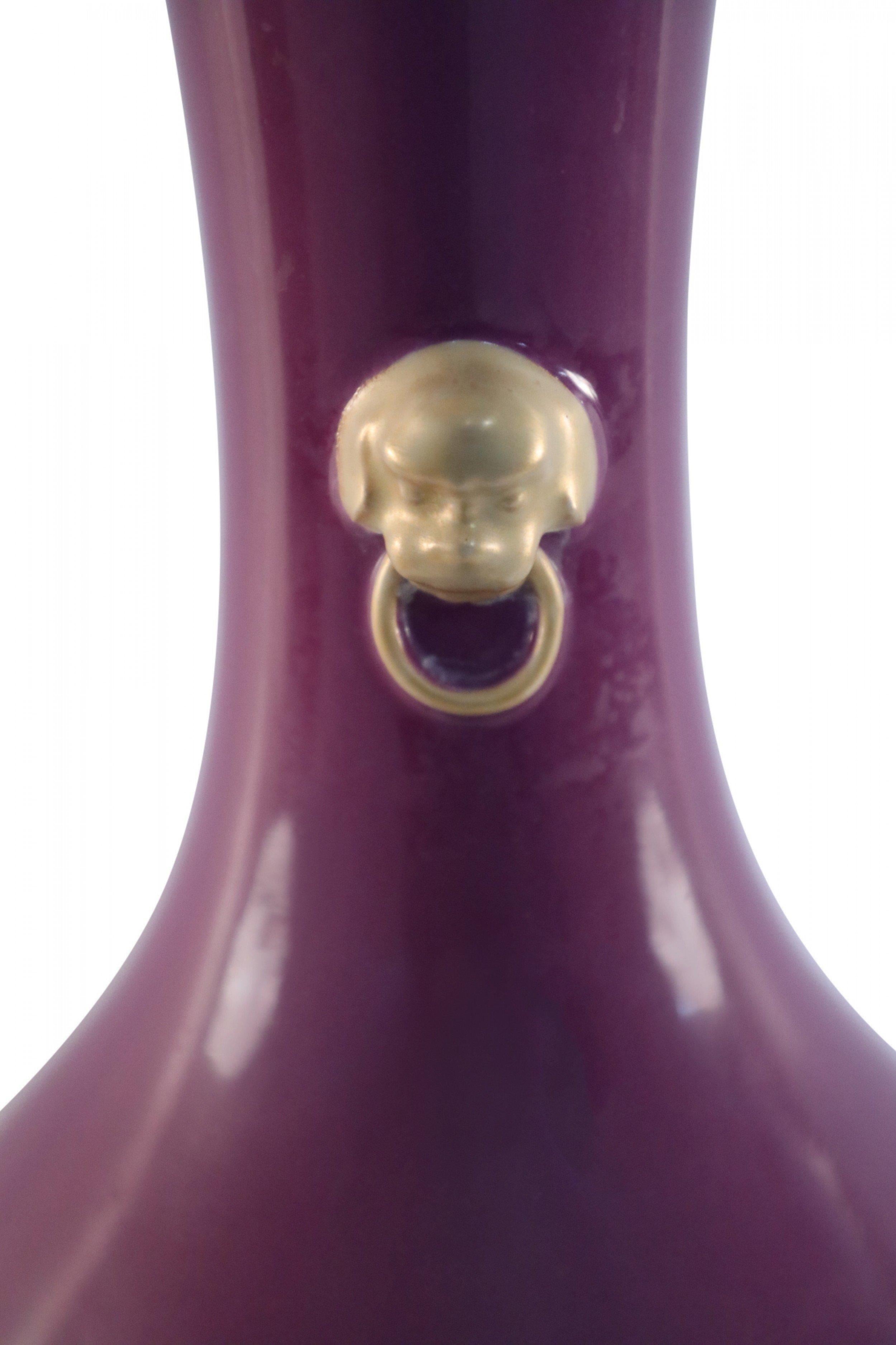 Vaso cinese a forma di pera in porcellana smaltata viola in vendita 2