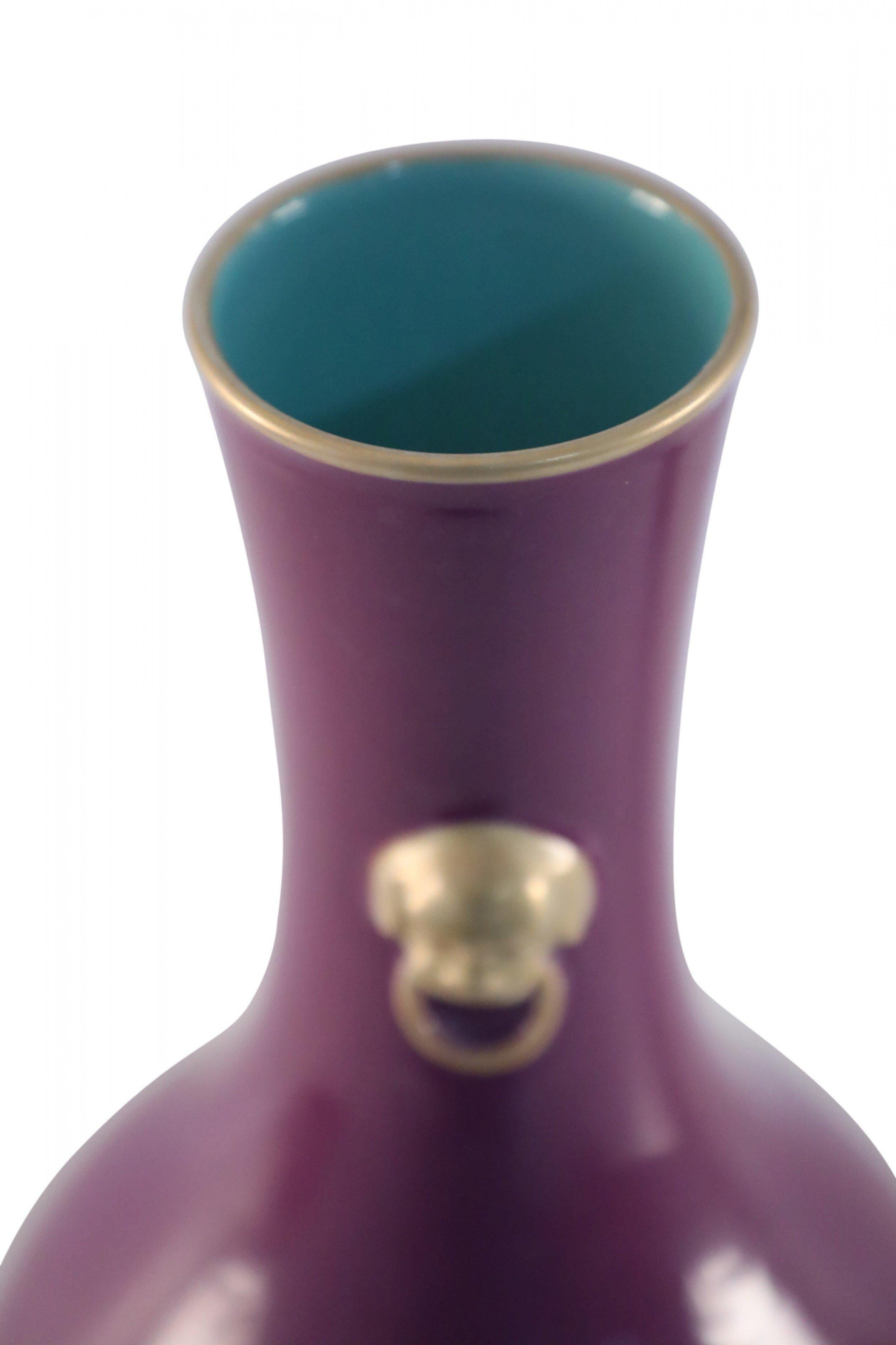 Vaso cinese a forma di pera in porcellana smaltata viola in vendita 3