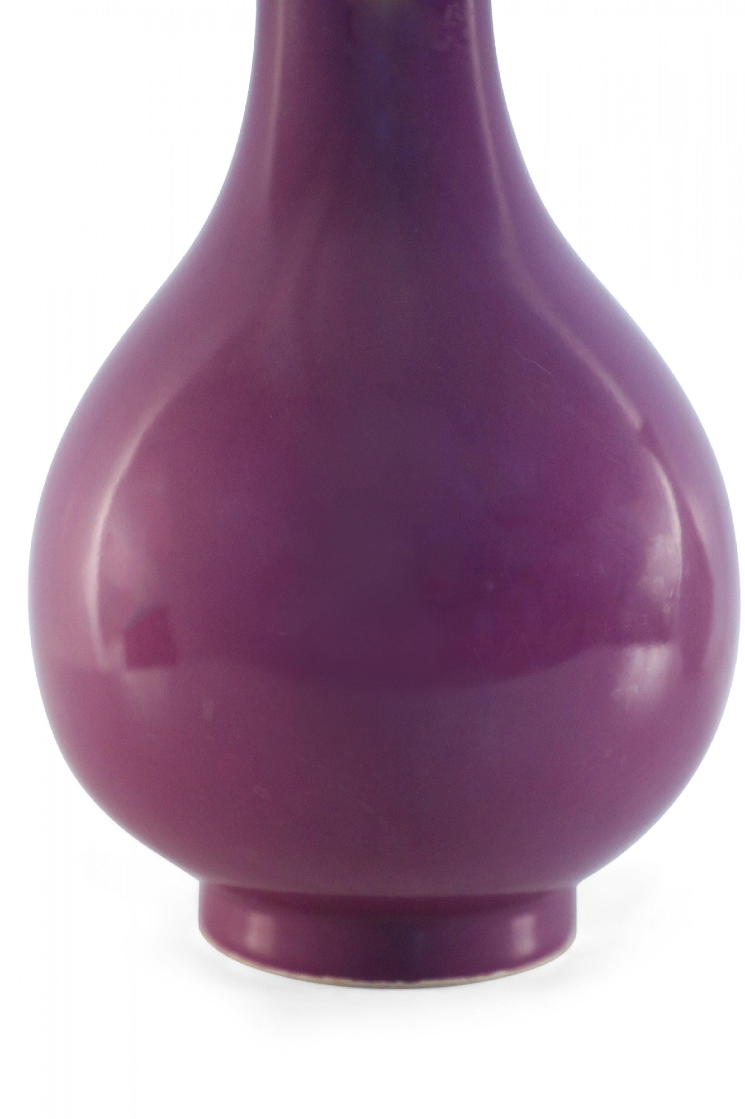 Vaso cinese a forma di pera in porcellana smaltata viola in vendita 4