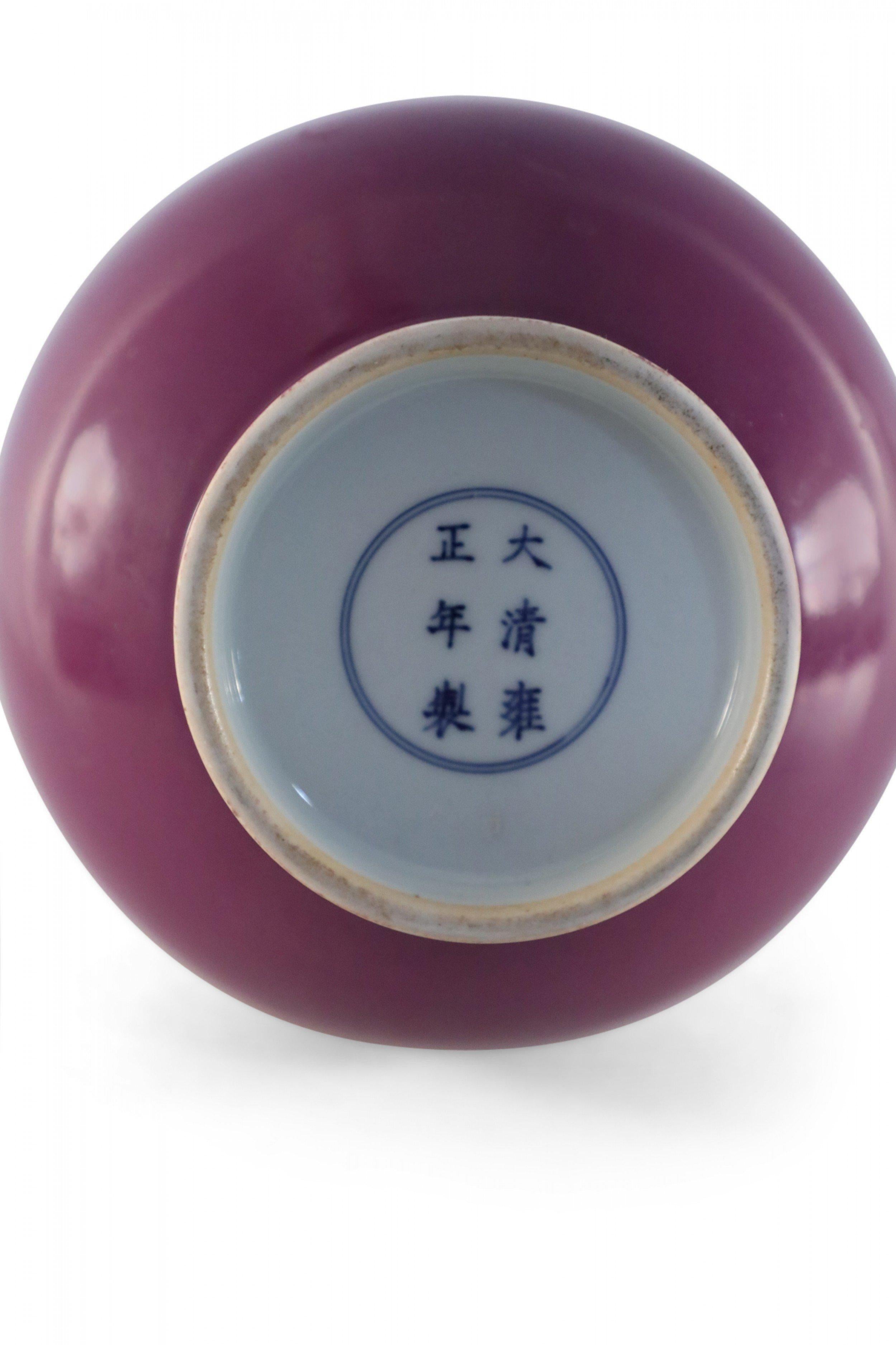 Vaso cinese a forma di pera in porcellana smaltata viola in vendita 5