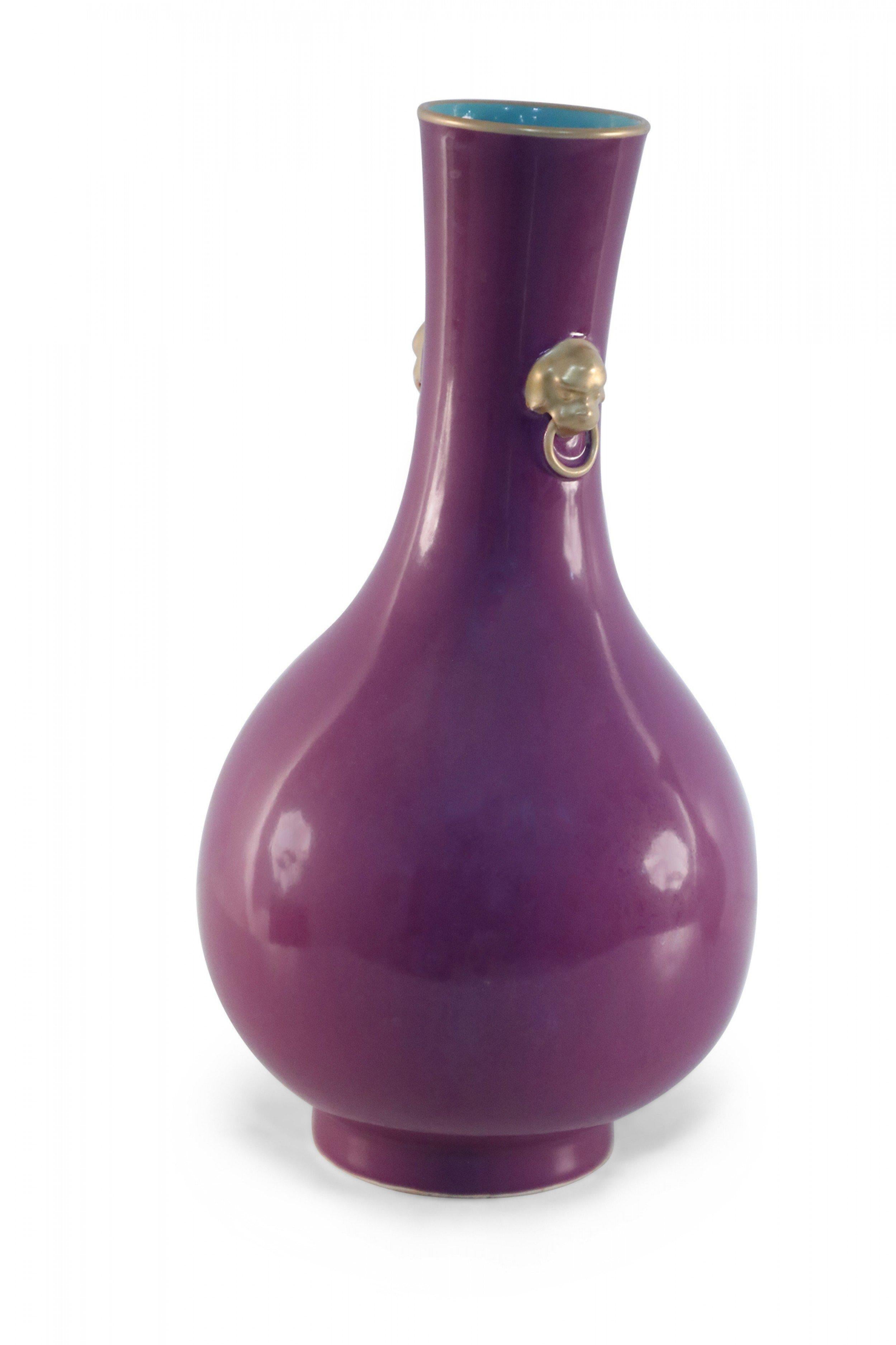 Cinese Vaso cinese a forma di pera in porcellana smaltata viola in vendita