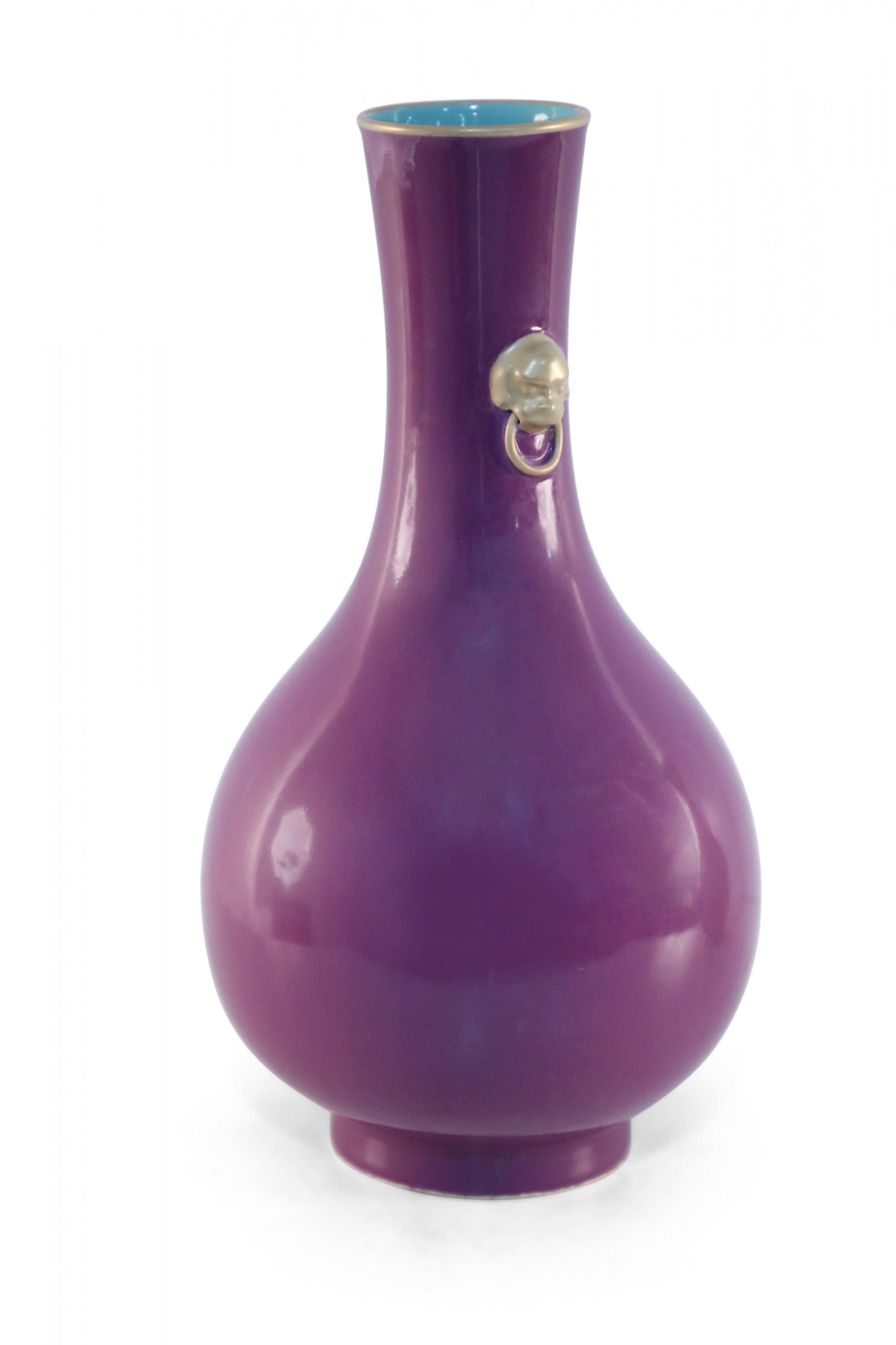 Porcellana Vaso cinese a forma di pera in porcellana smaltata viola in vendita