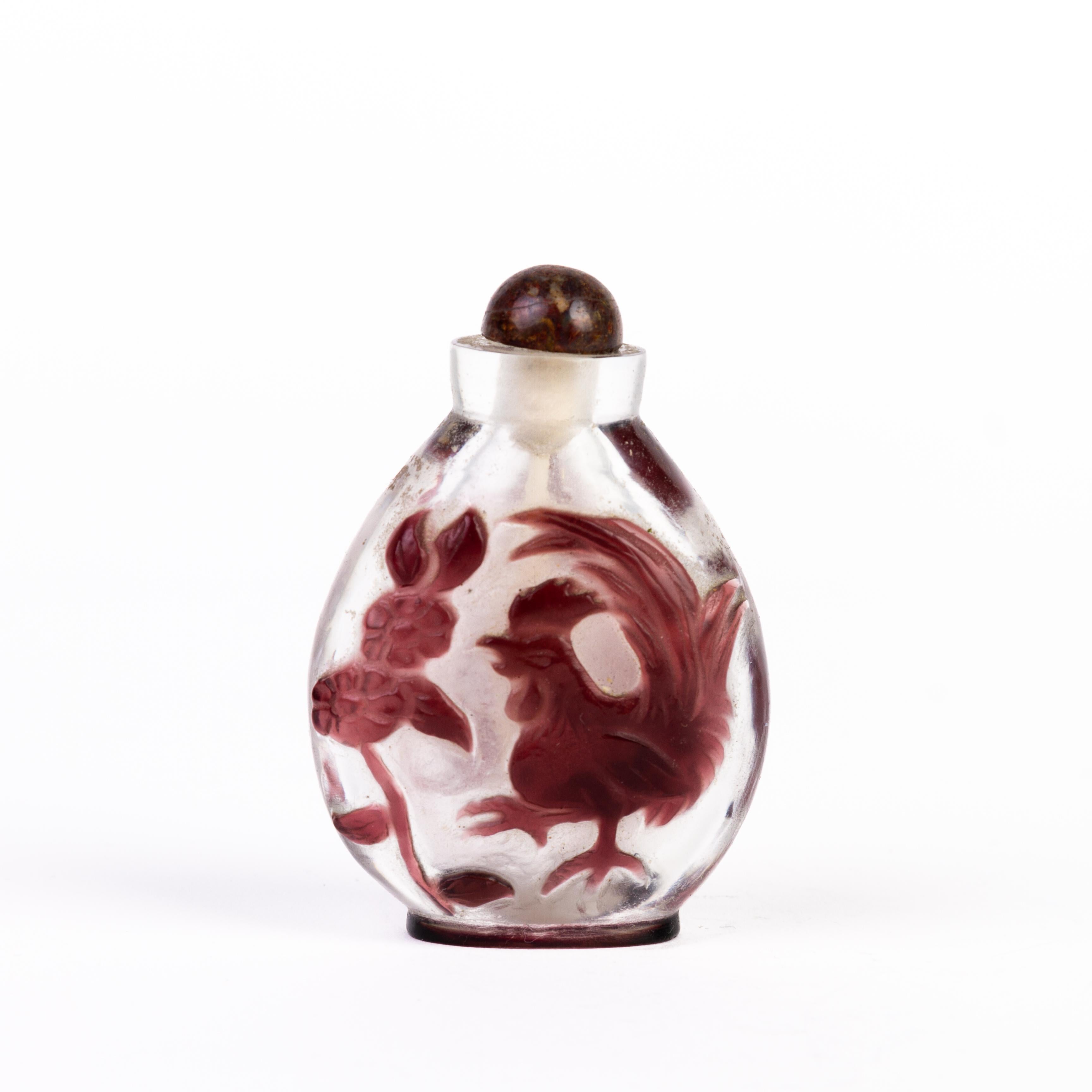 Chinese Purple Overlay Peking Glass Snuff Bottle In Good Condition For Sale In Nottingham, GB