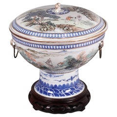 Chinese Qianjiang decorated porcelain cover bowl, Republican Period